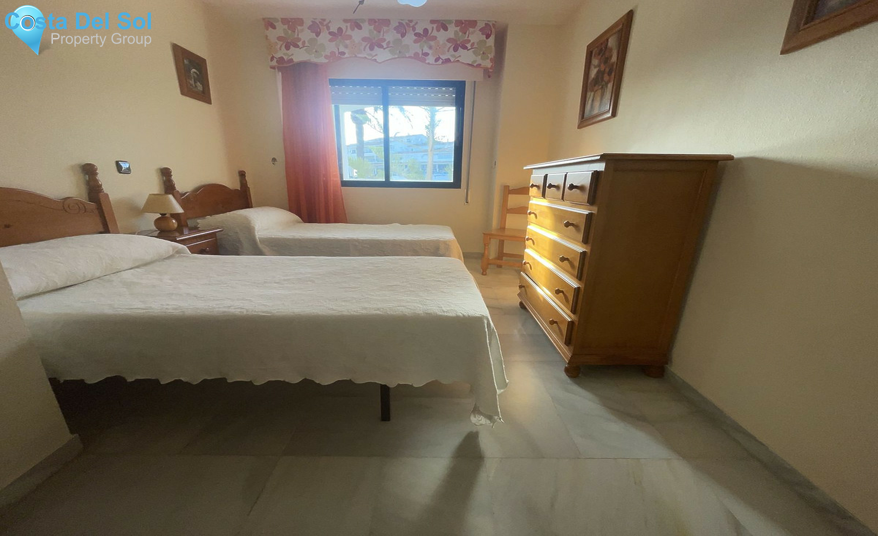Middle Floor Apartment in Estepona-1511523