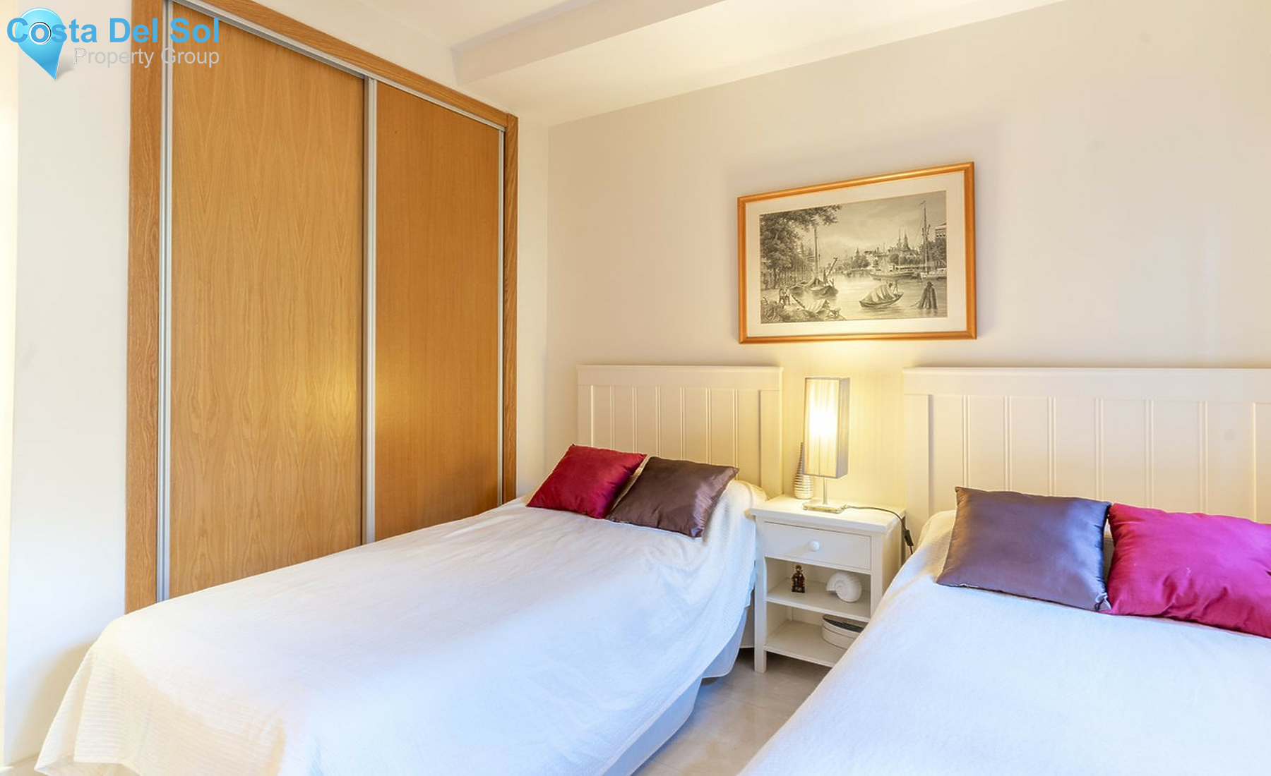 Middle Floor Apartment in Estepona-1523117