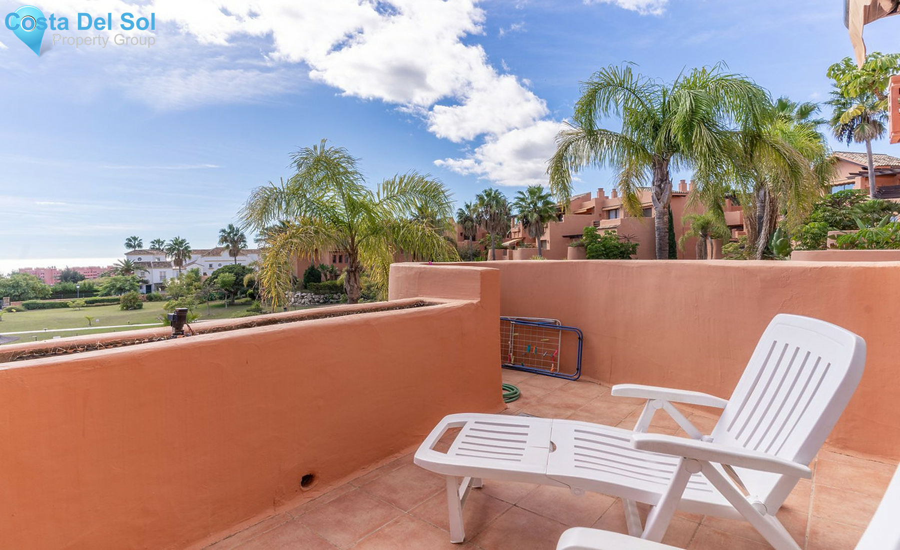 Middle Floor Apartment in Estepona-1523103