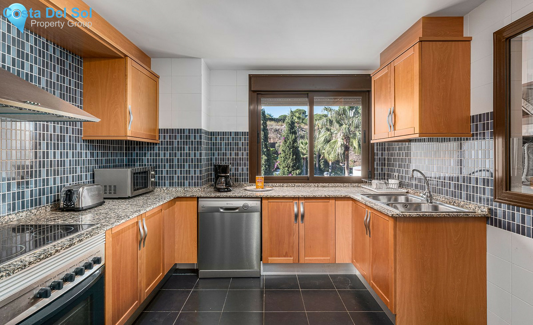 Middle Floor Apartment in Estepona-1523925