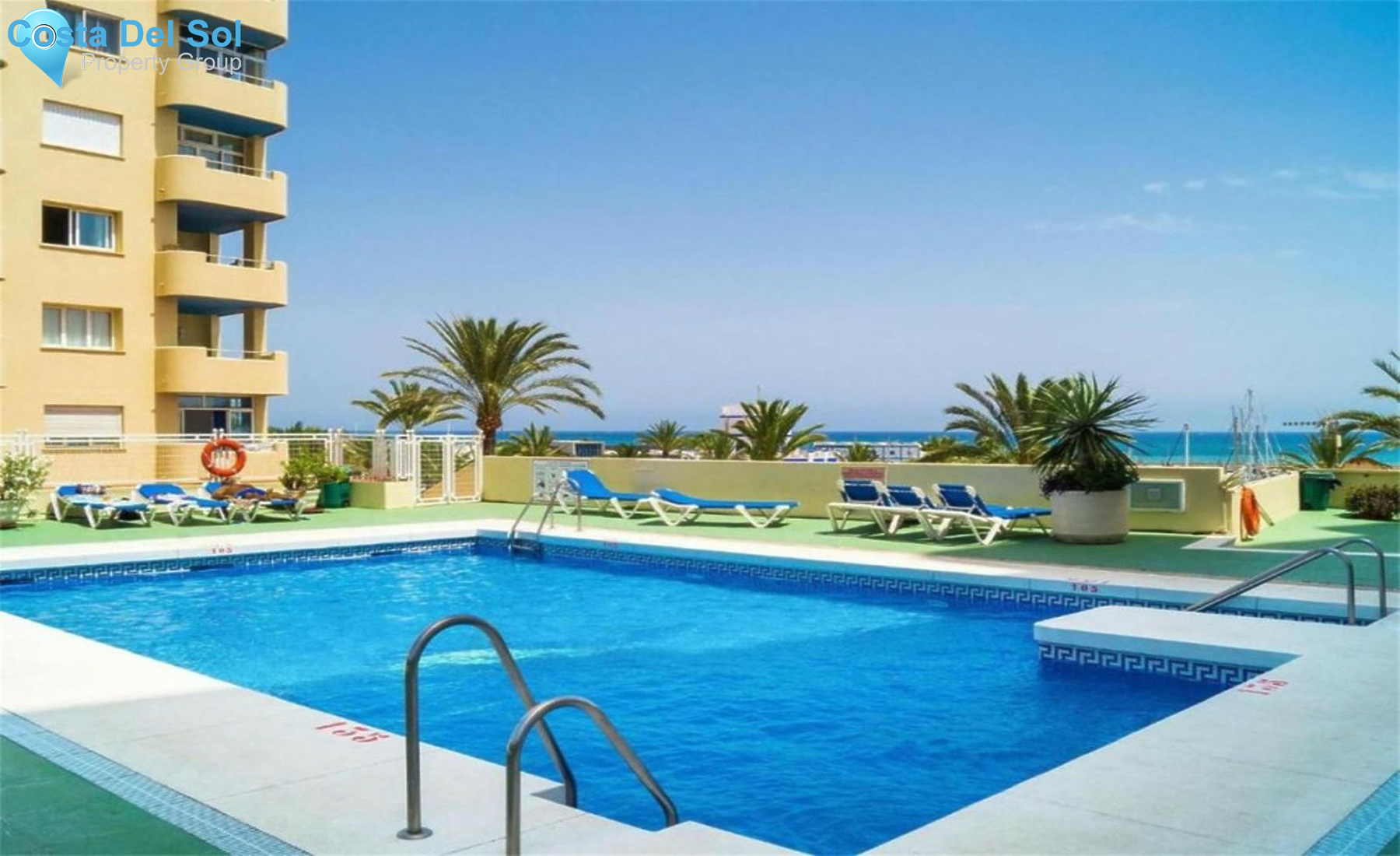 Middle Floor Apartment in Estepona-1526208