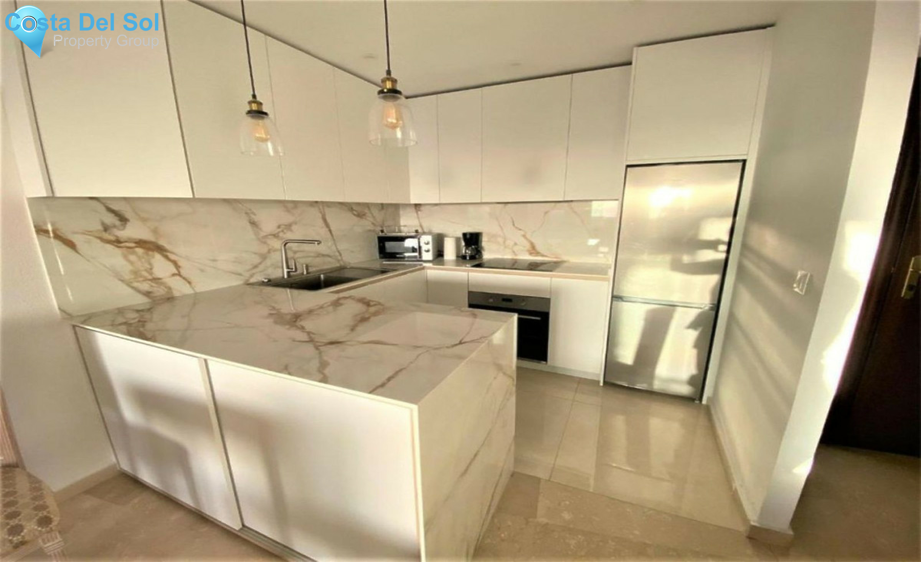 Middle Floor Apartment in Estepona-1526193