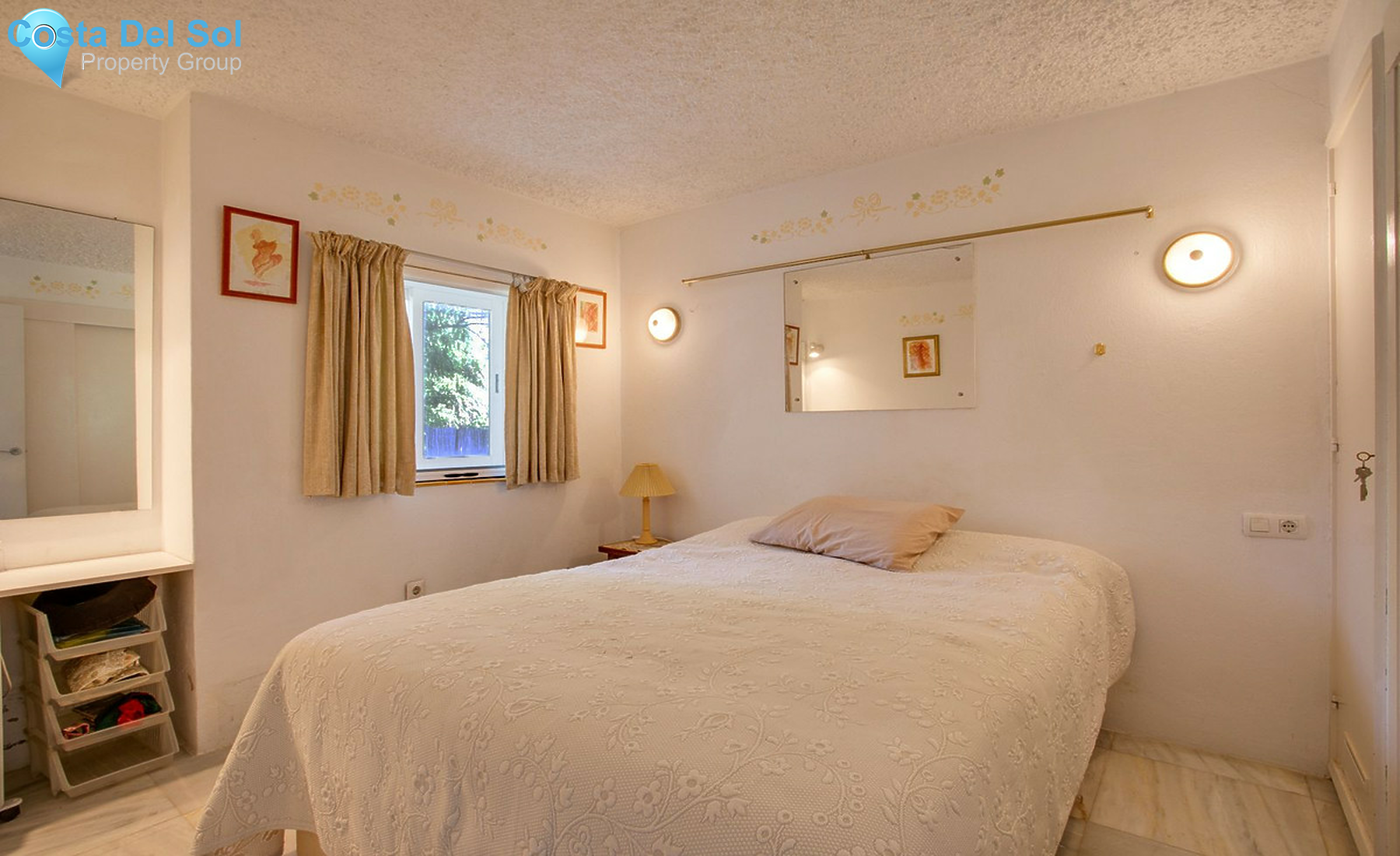 Middle Floor Apartment in Estepona-1541106