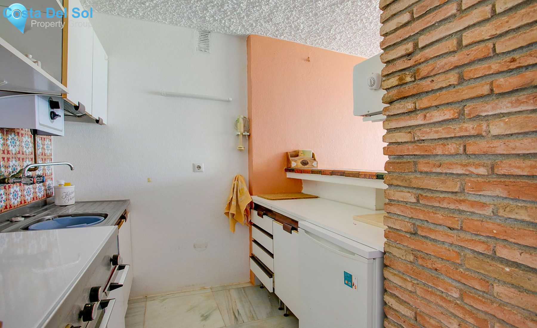 Middle Floor Apartment in Estepona-1541097