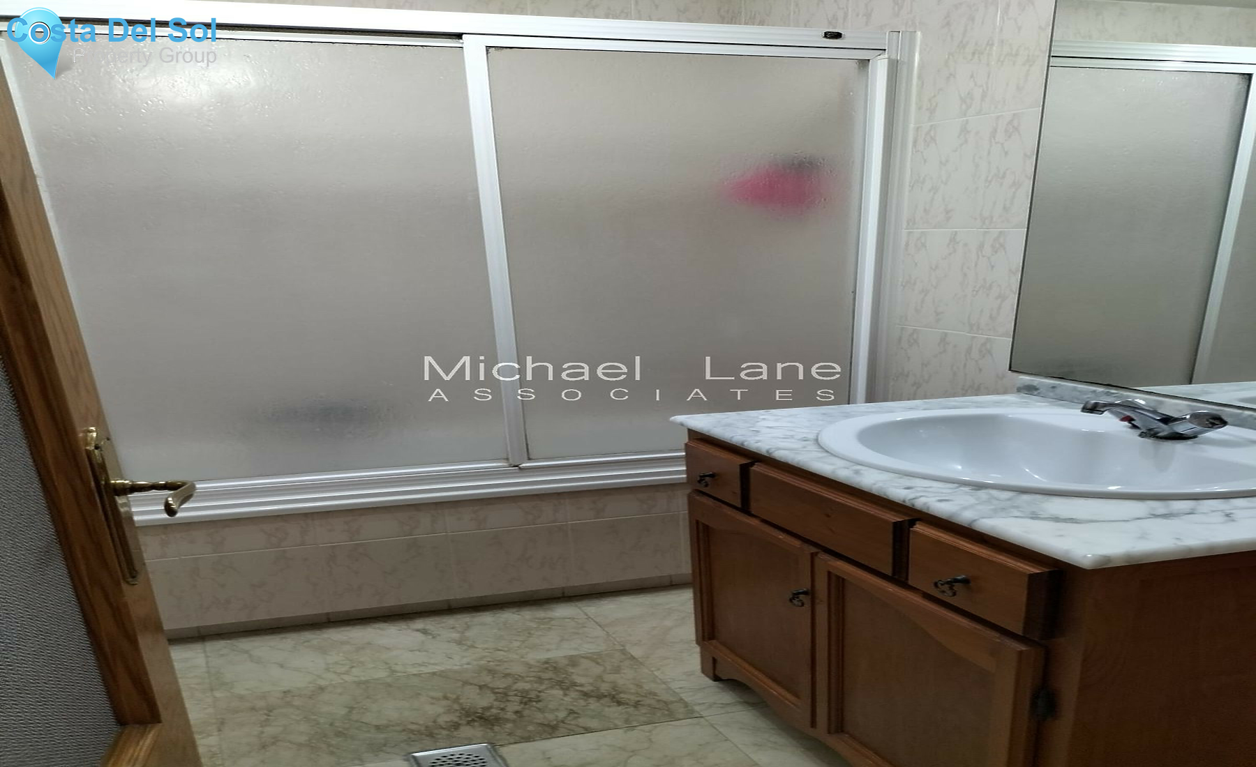 Middle Floor Apartment in Estepona-1541878