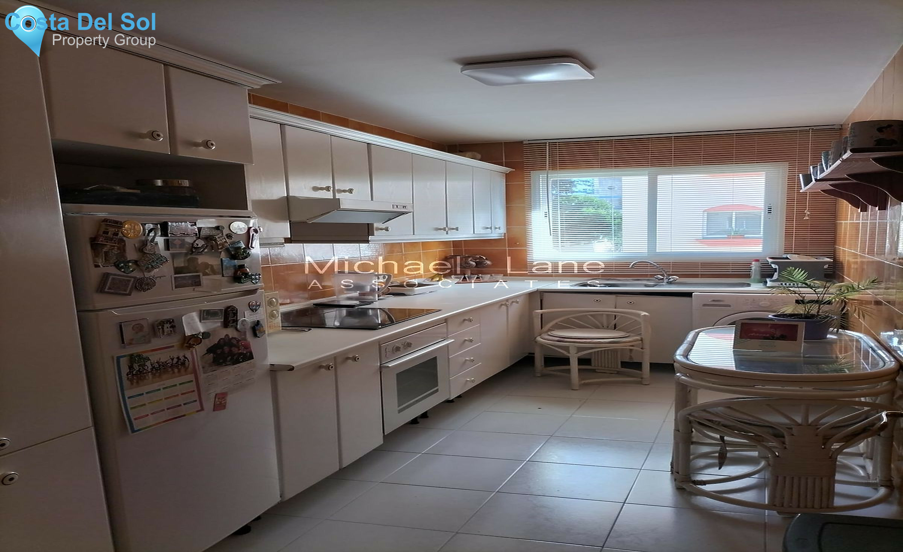 Middle Floor Apartment in Estepona-1541886