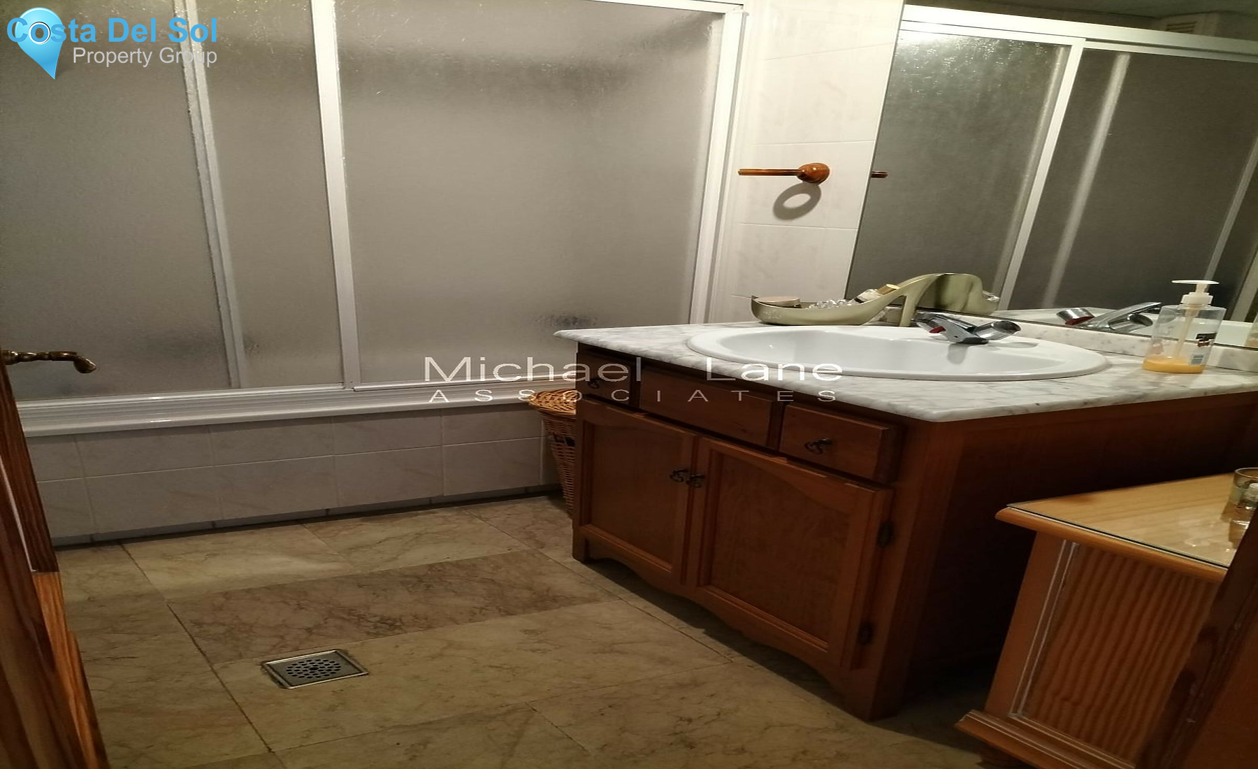 Middle Floor Apartment in Estepona-1541869