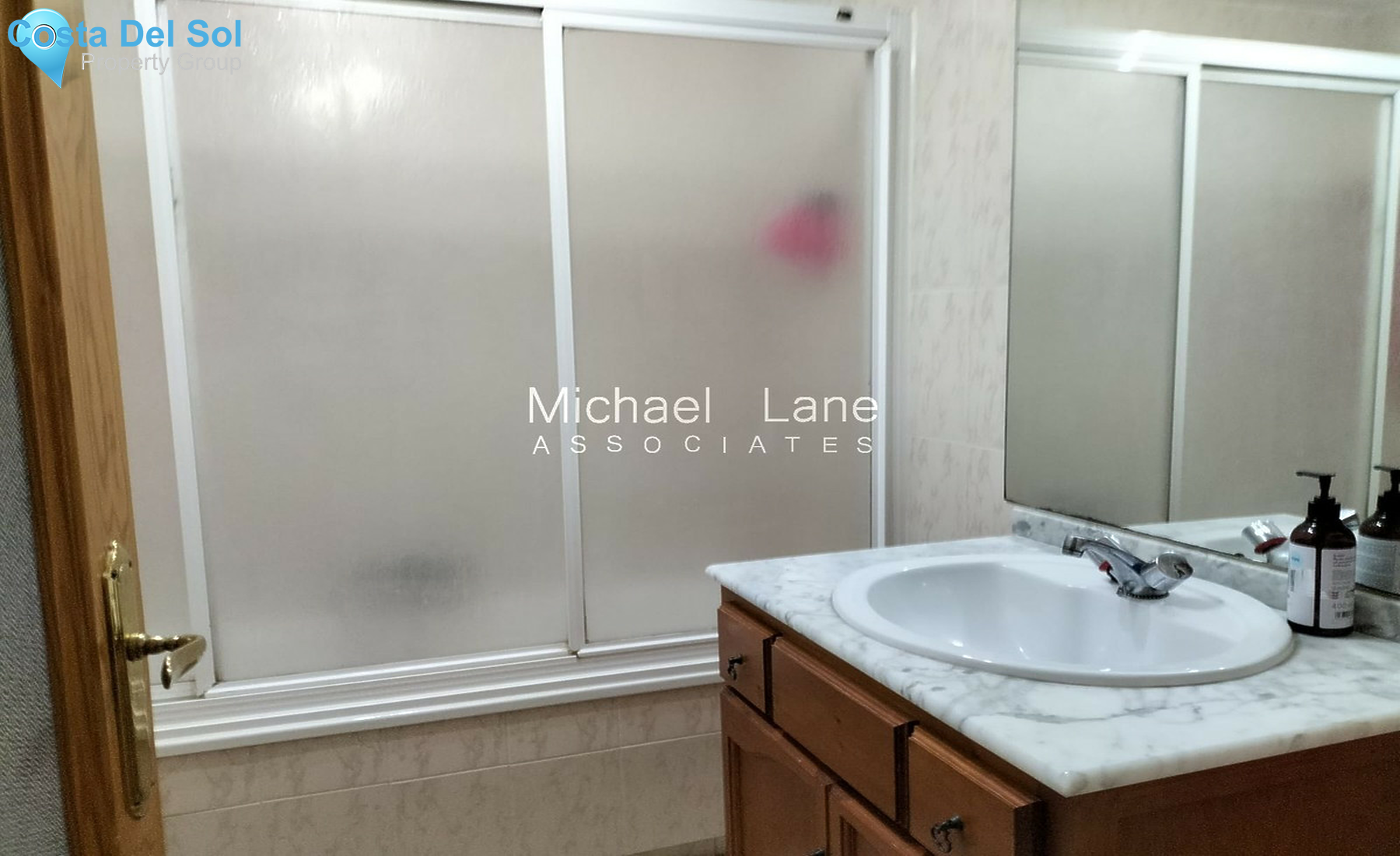 Middle Floor Apartment in Estepona-1541873