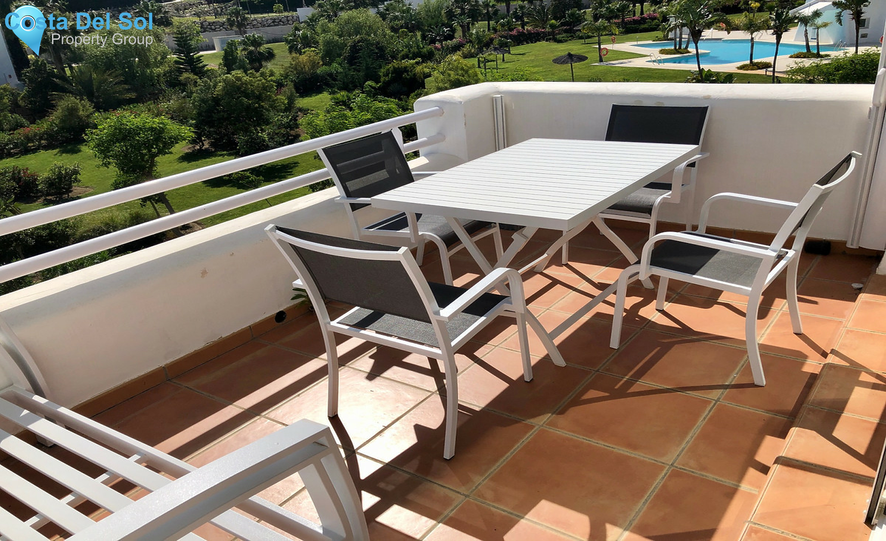 Middle Floor Apartment in Estepona-1553033