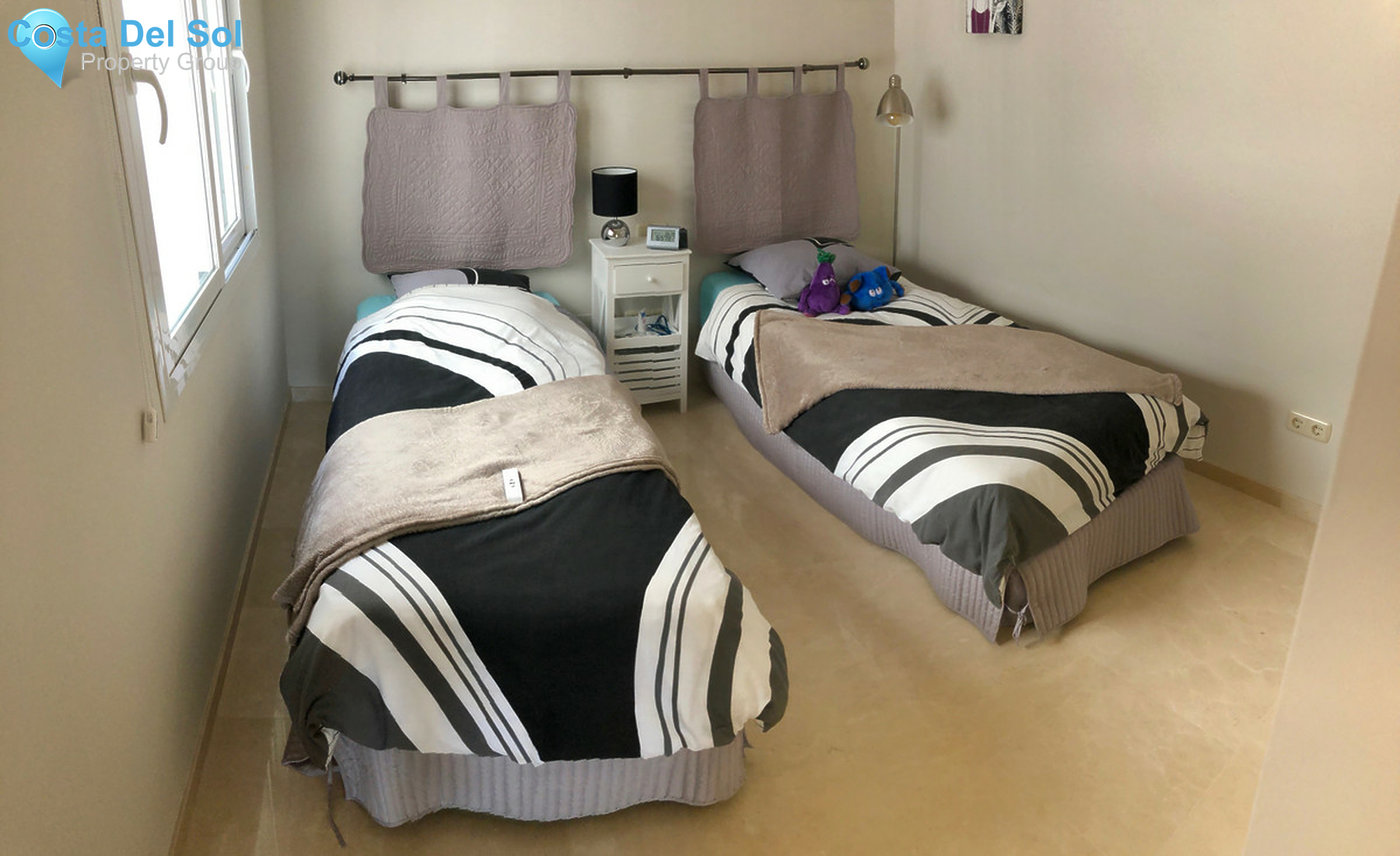 Middle Floor Apartment in Estepona-1553038