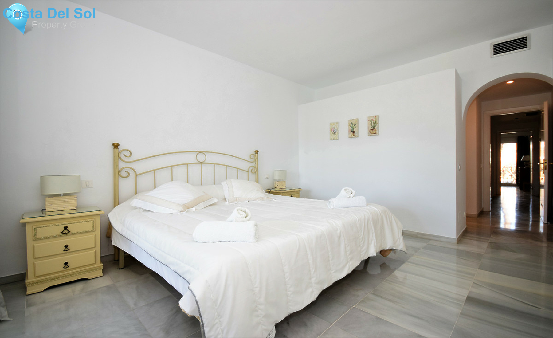 Middle Floor Apartment in Estepona-1556496