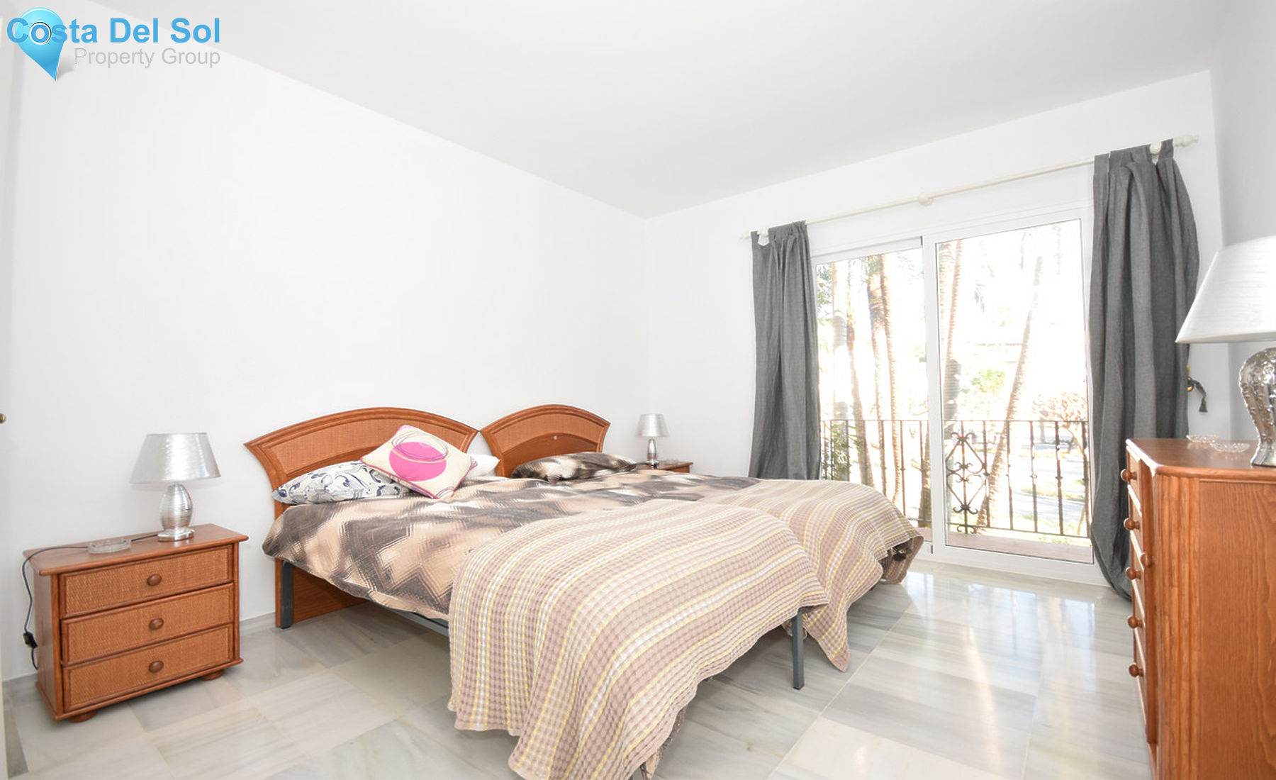 Middle Floor Apartment in Estepona-1556499