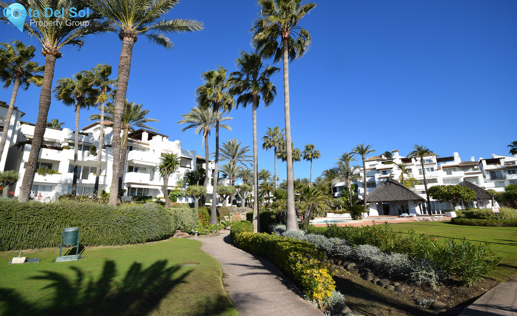 Middle Floor Apartment in Estepona-1556503