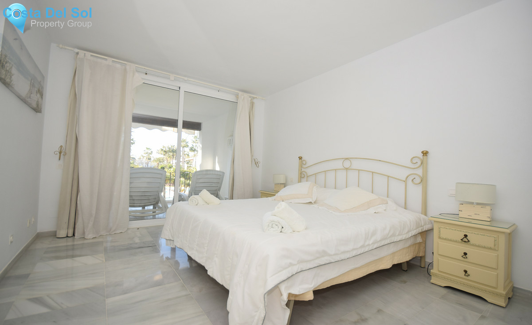 Middle Floor Apartment in Estepona-1556489
