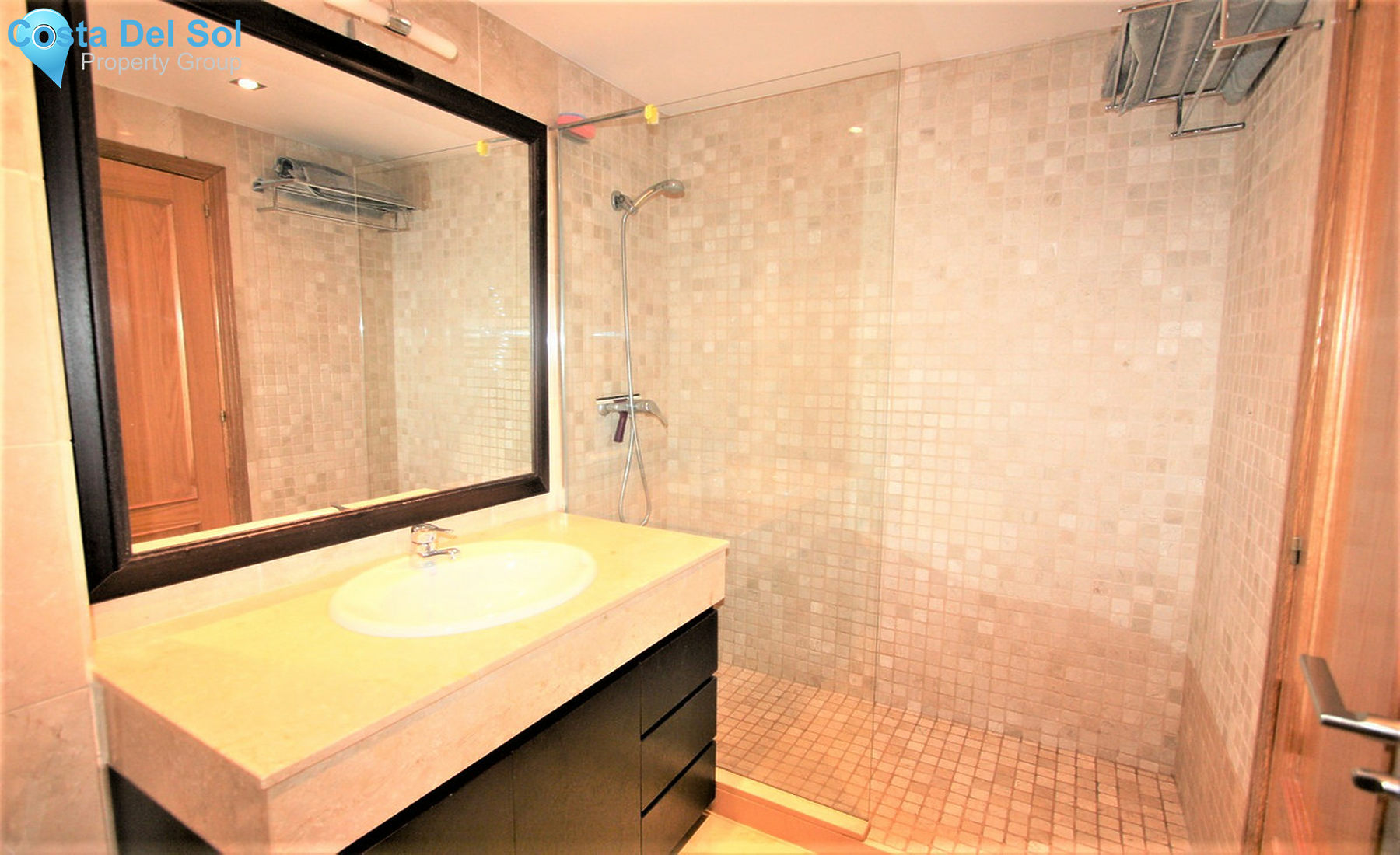 Middle Floor Apartment in Estepona-1557180