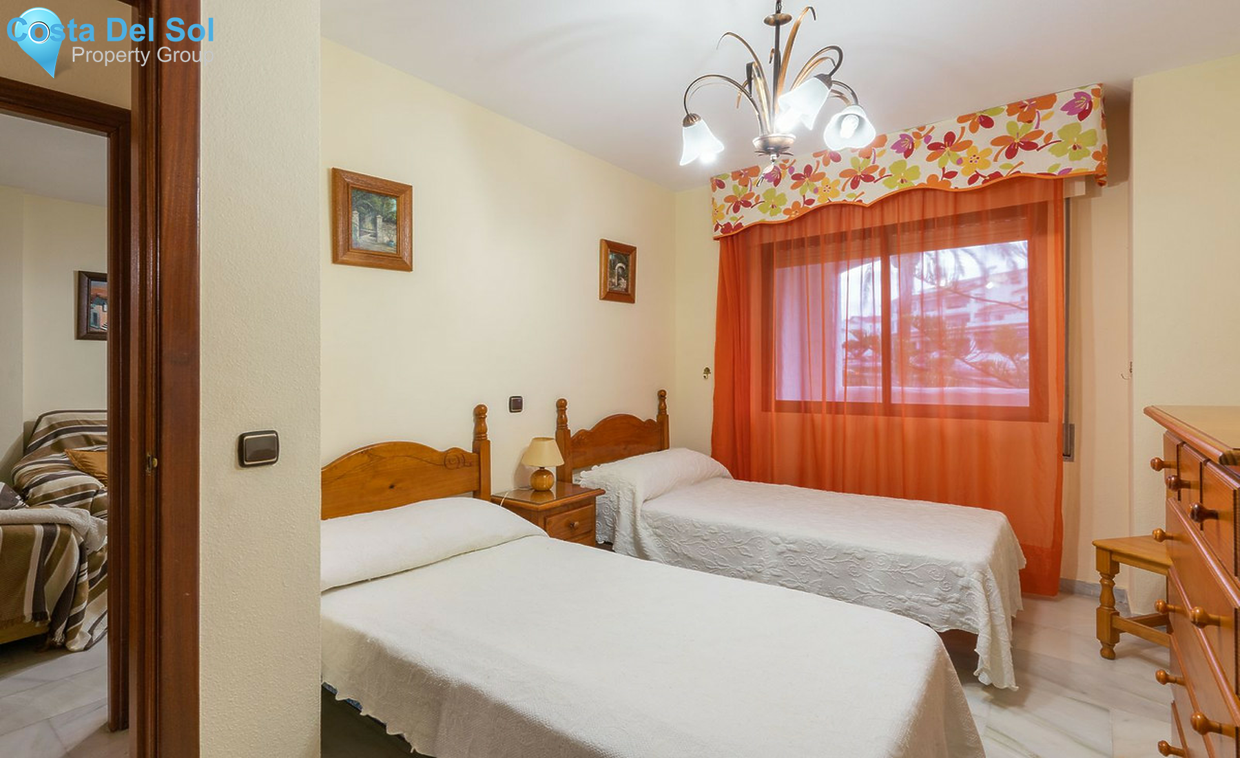 Middle Floor Apartment in Estepona-1558165