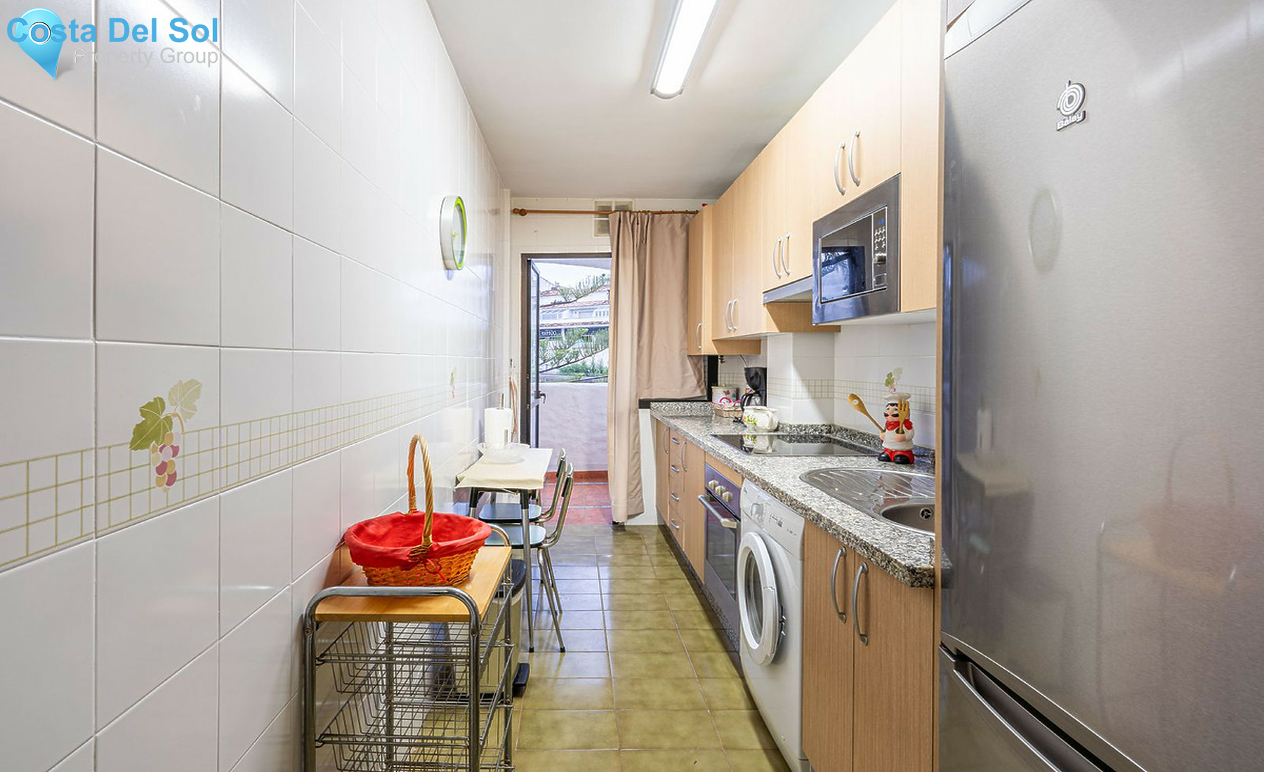 Middle Floor Apartment in Estepona-1558160