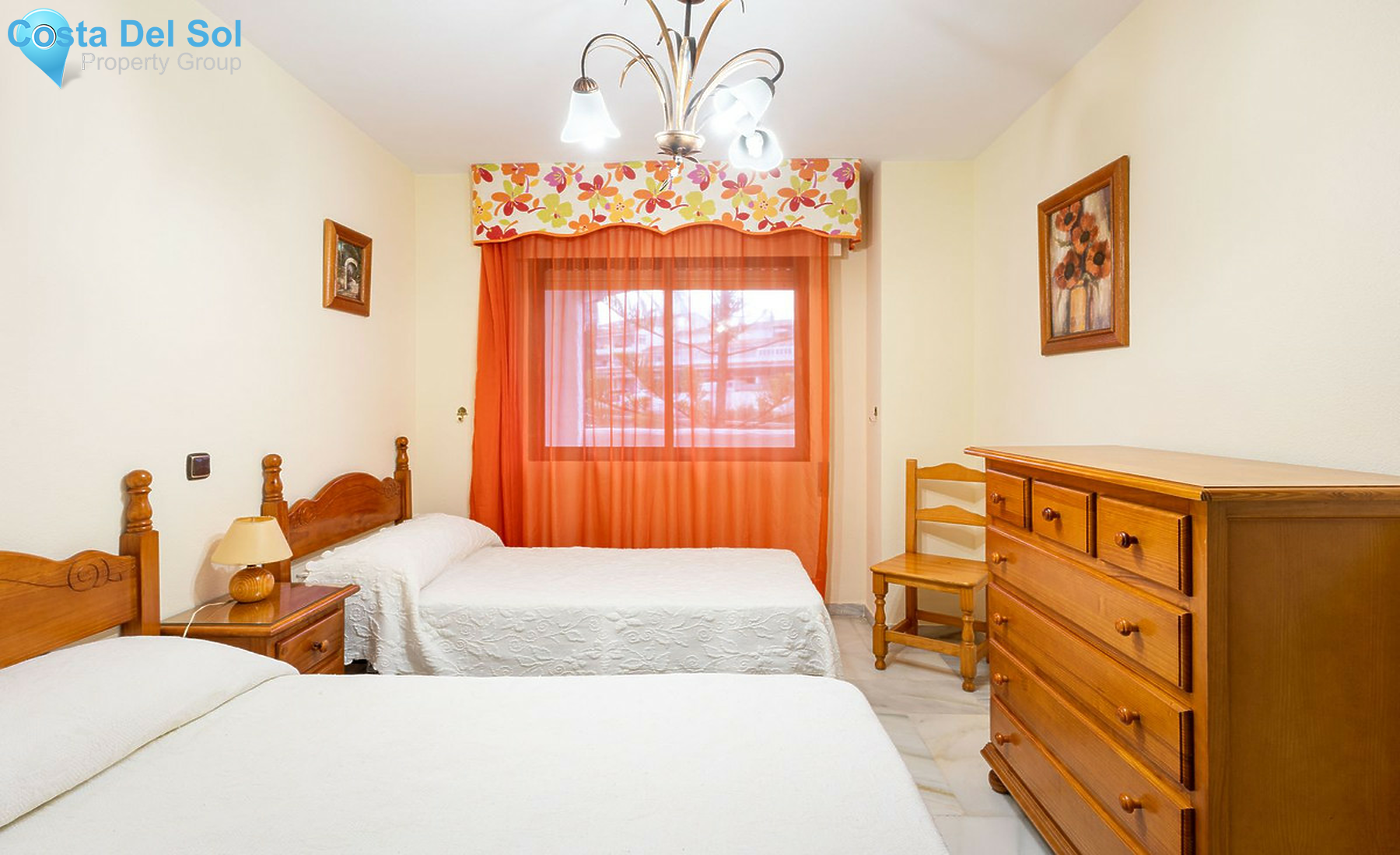Middle Floor Apartment in Estepona-1558163