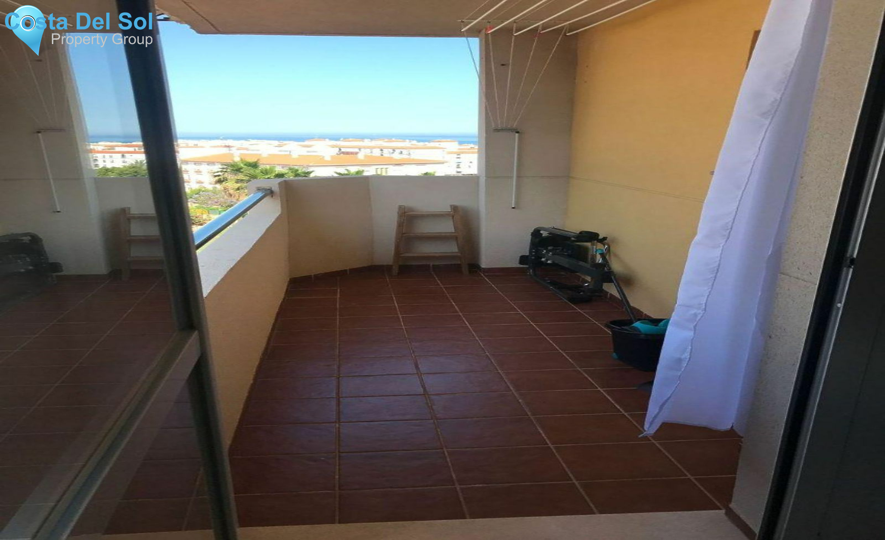 Middle Floor Apartment in Estepona-1139559