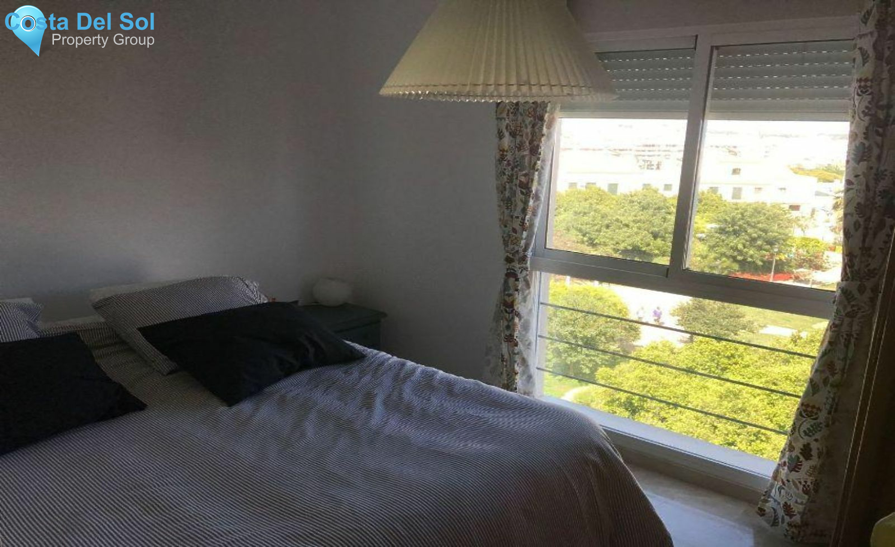 Middle Floor Apartment in Estepona-1139565