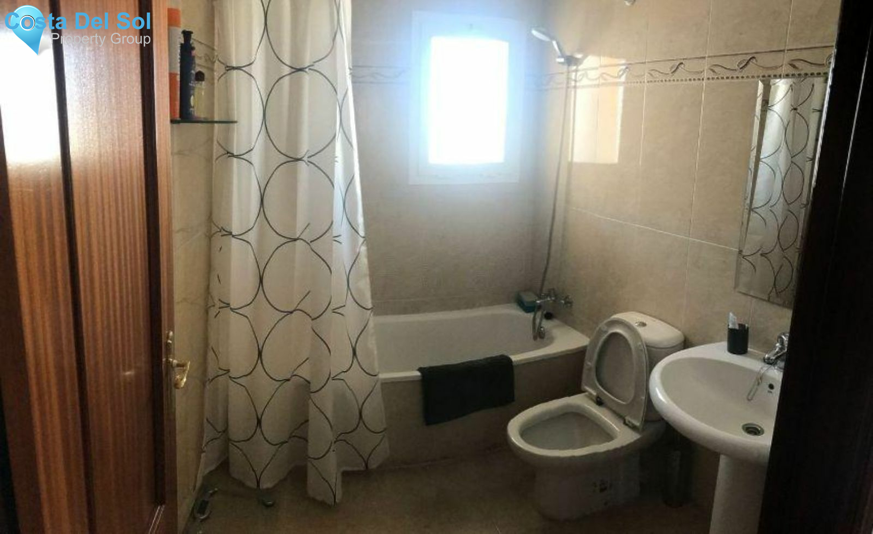 Middle Floor Apartment in Estepona-1139566