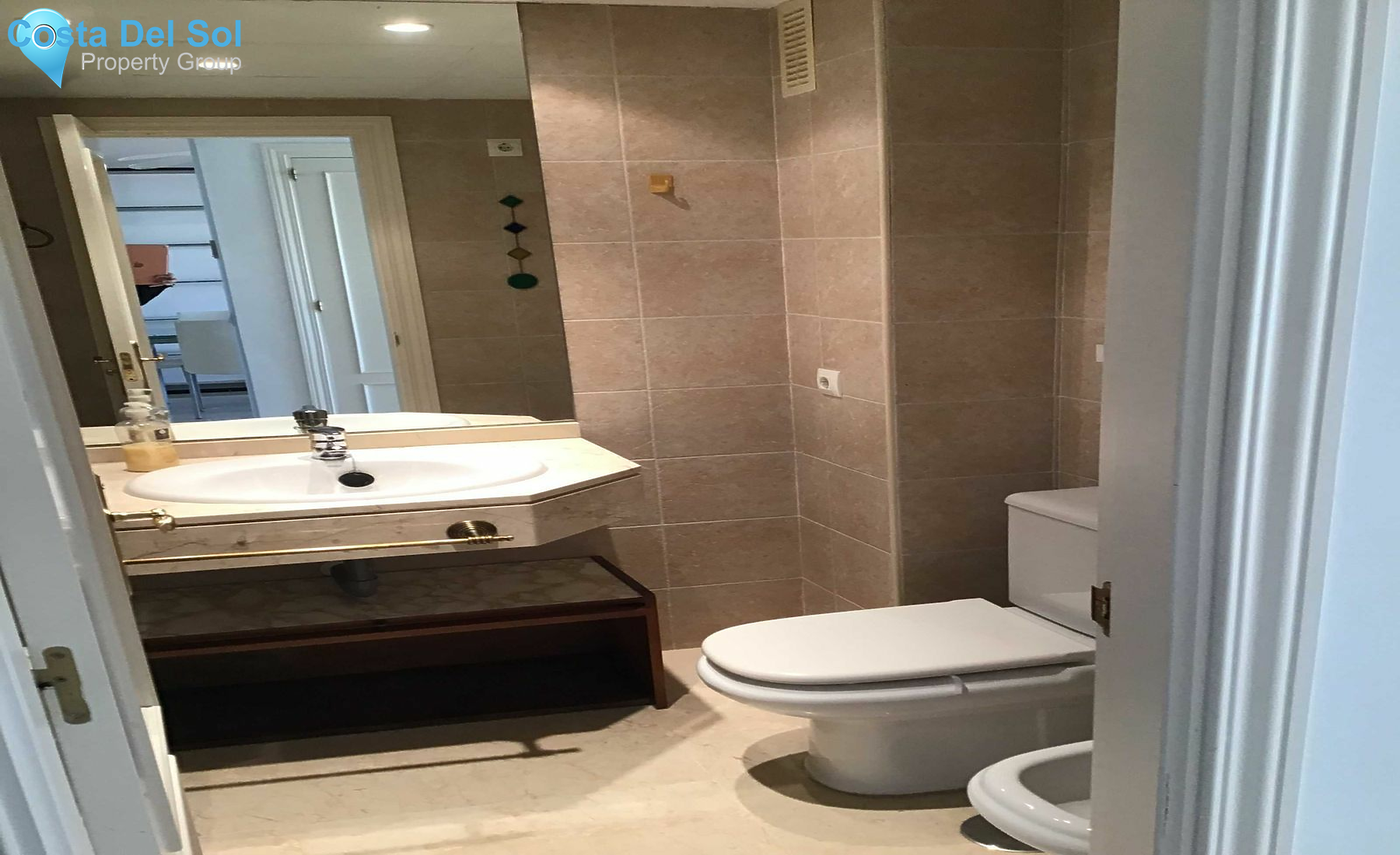 Middle Floor Apartment in Estepona-1141717