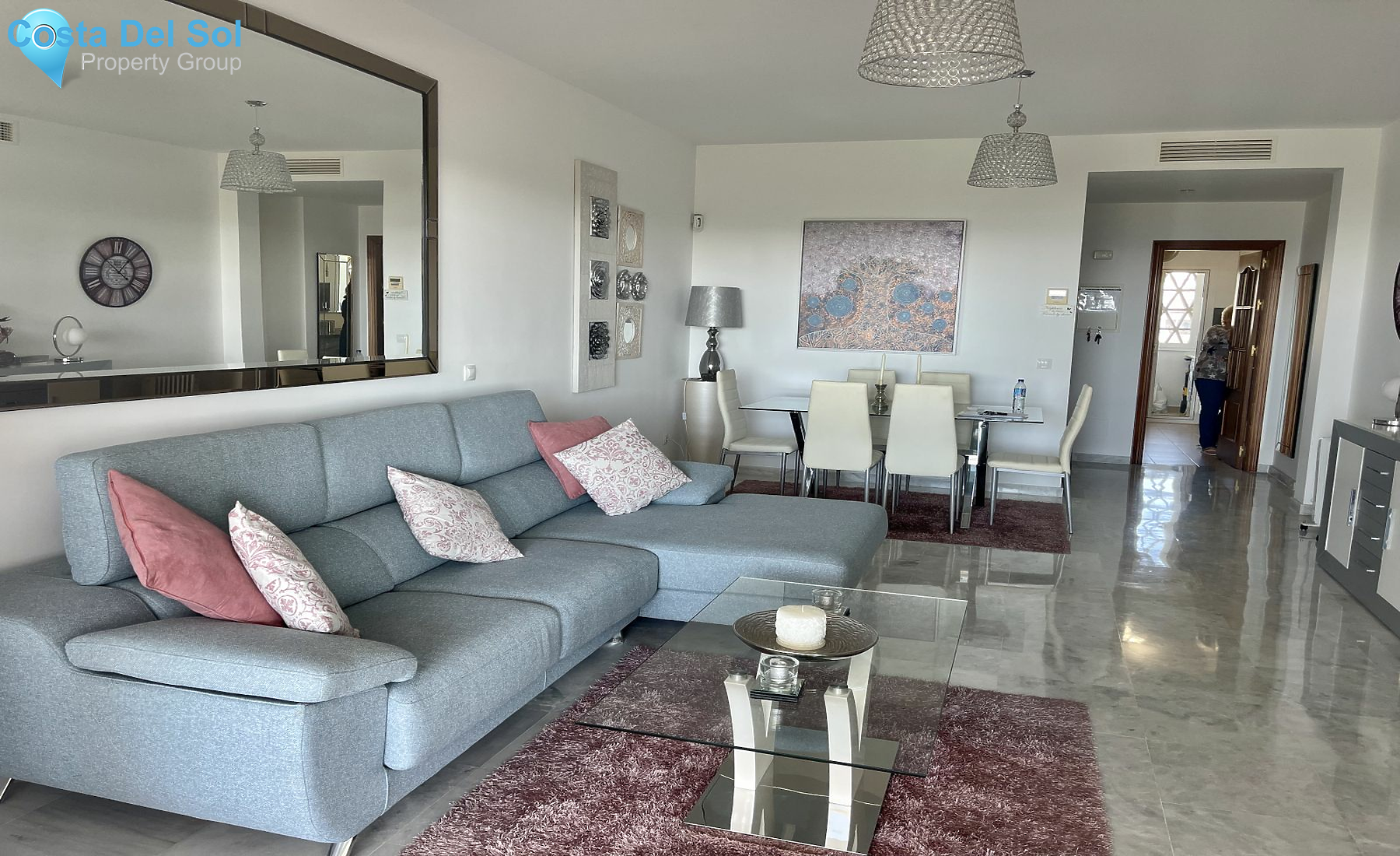 Middle Floor Apartment in Estepona-1147896