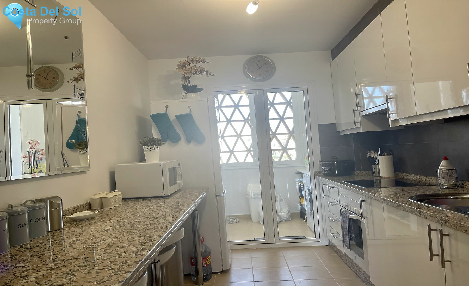 Middle Floor Apartment in Estepona-1147901