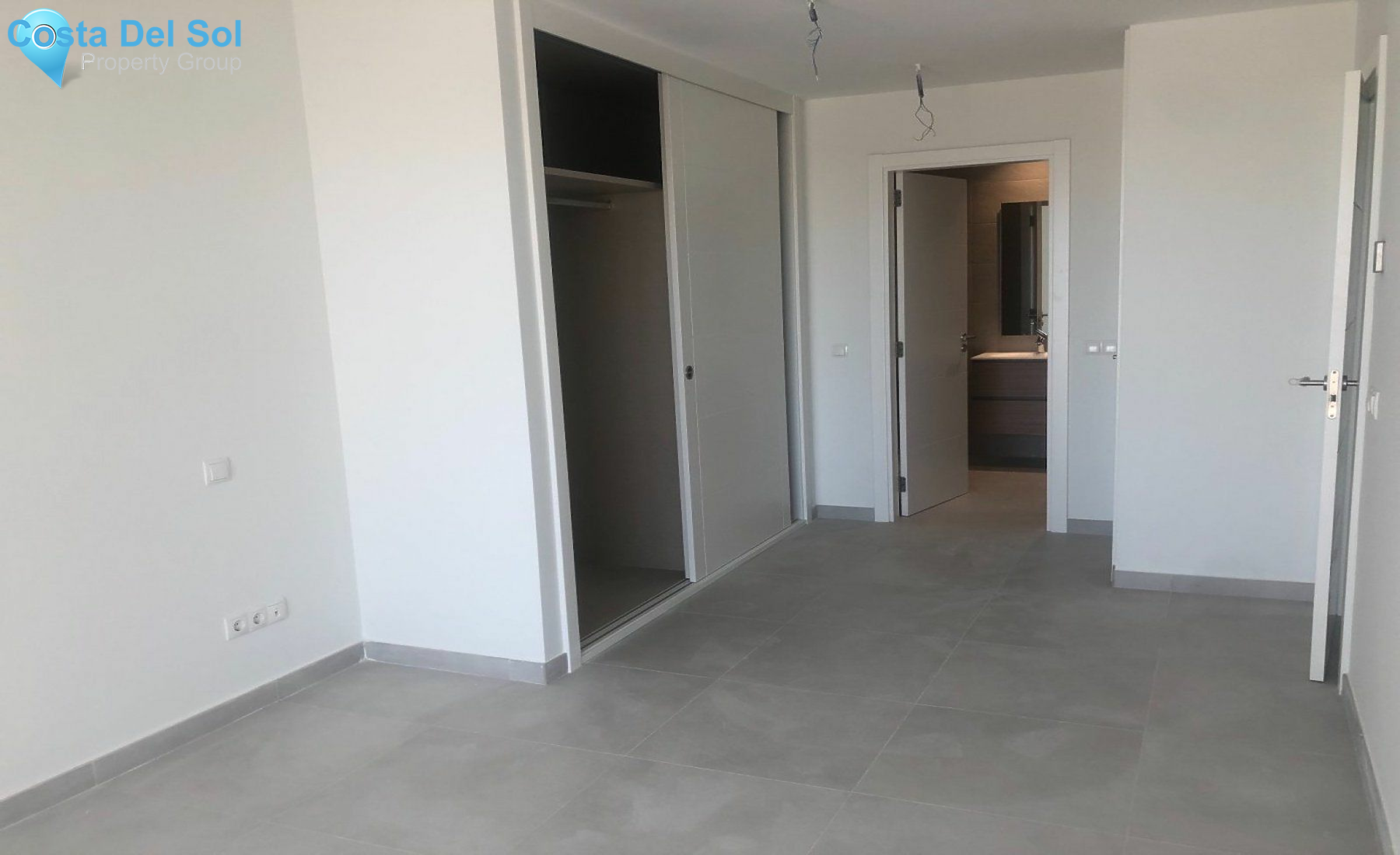 Middle Floor Apartment in Estepona-1152179