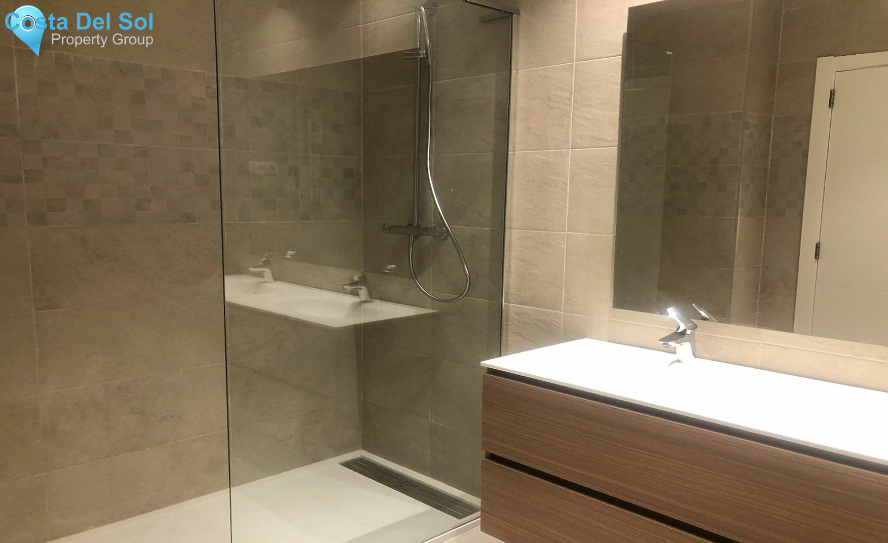 Middle Floor Apartment in Estepona-1152181