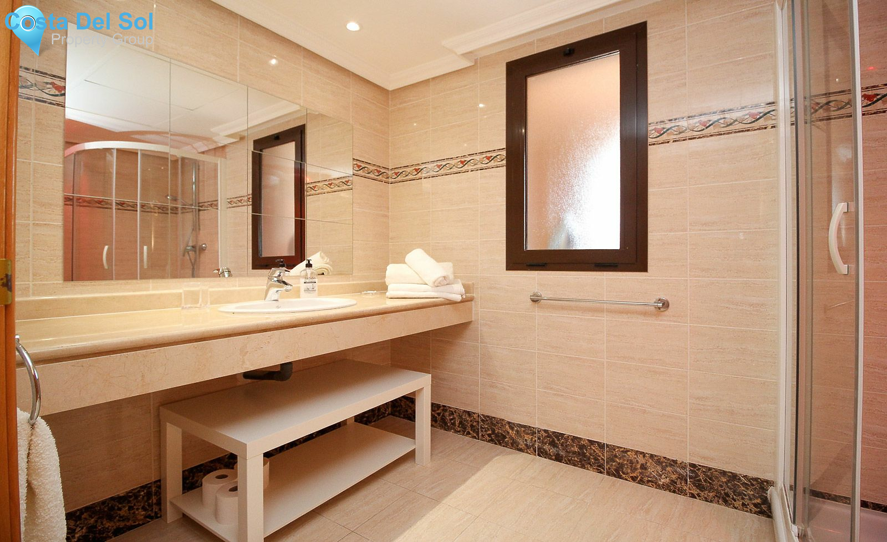 Middle Floor Apartment in Estepona-1152214