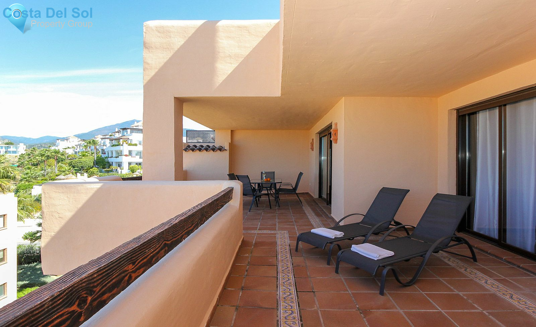 Middle Floor Apartment in Estepona-1152216