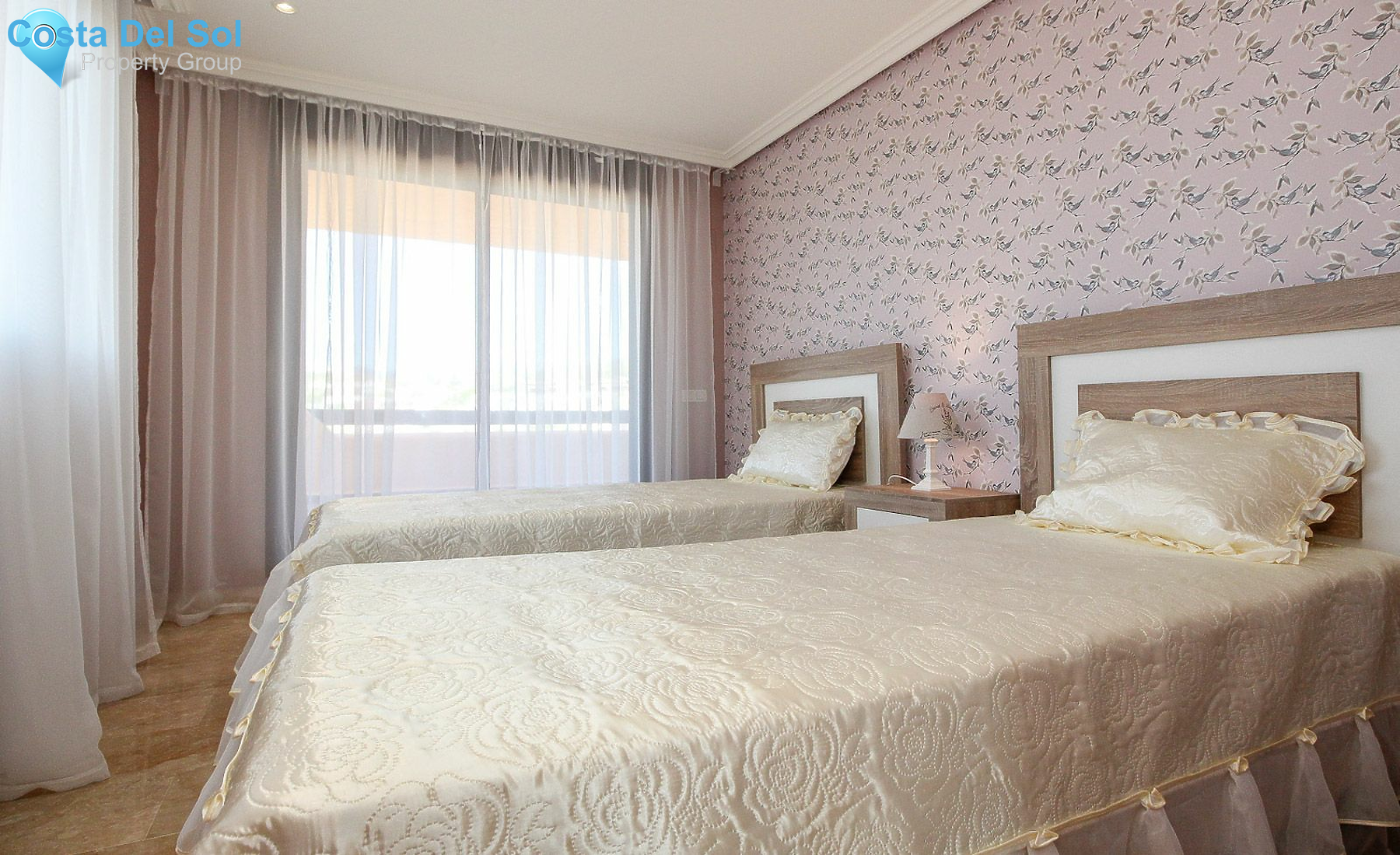 Middle Floor Apartment in Estepona-1152211