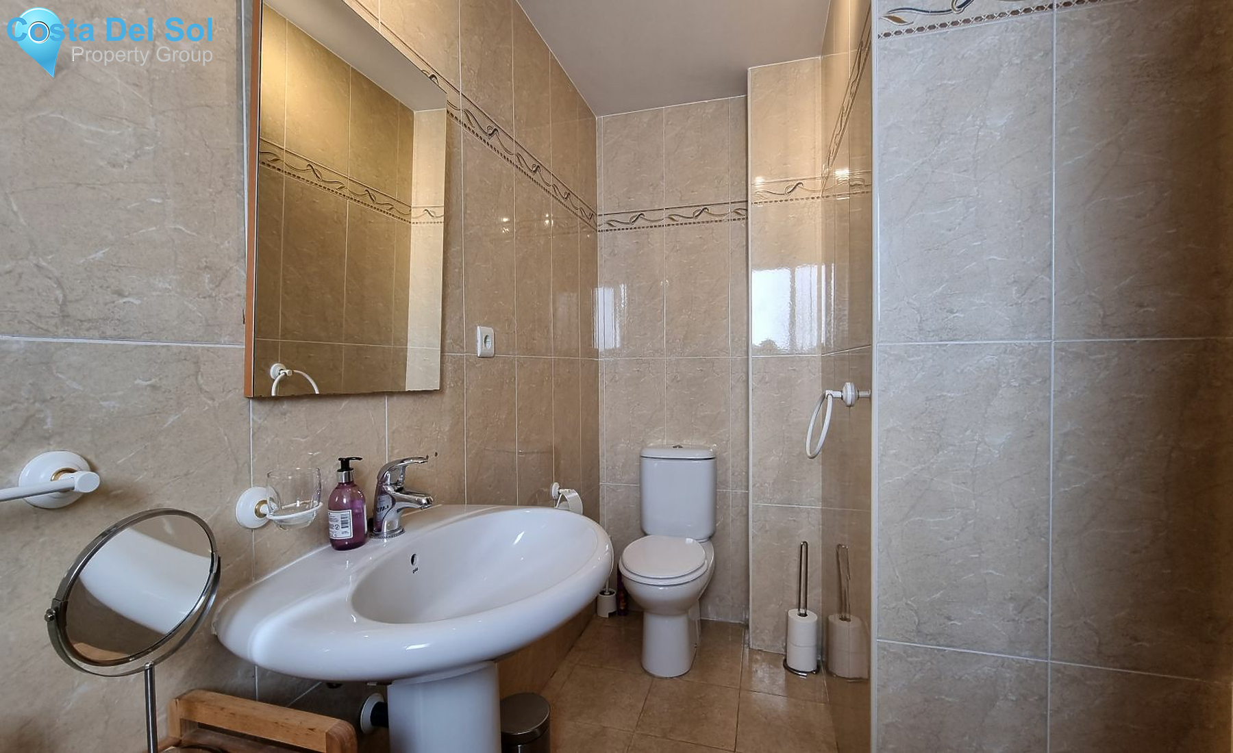 Middle Floor Apartment in Estepona-1155553