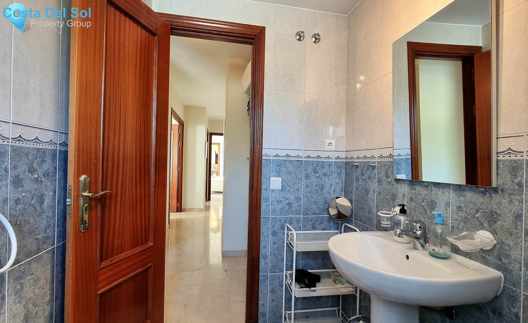 Middle Floor Apartment in Estepona-1155557