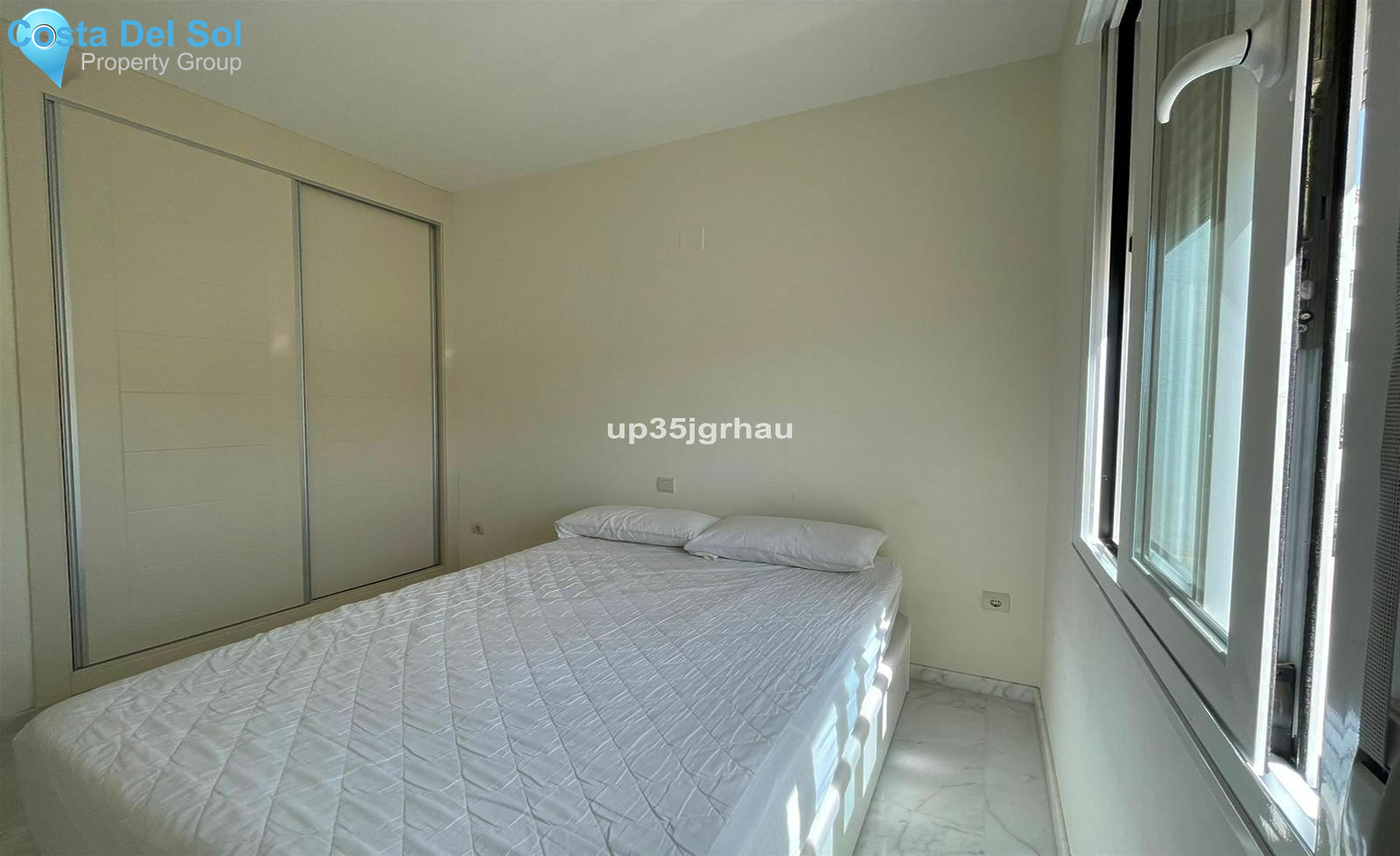 Middle Floor Apartment in Estepona-1158579