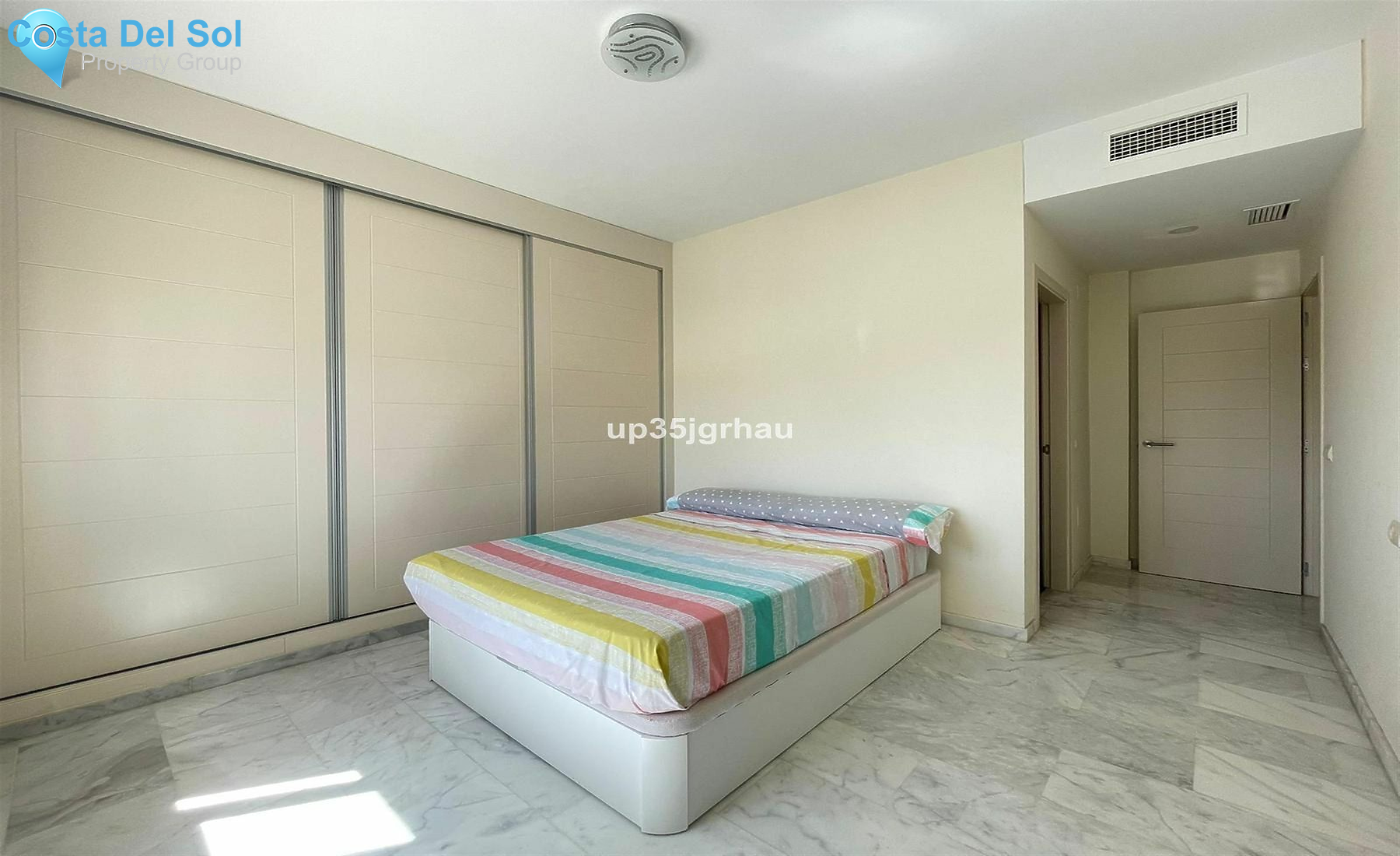 Middle Floor Apartment in Estepona-1158585