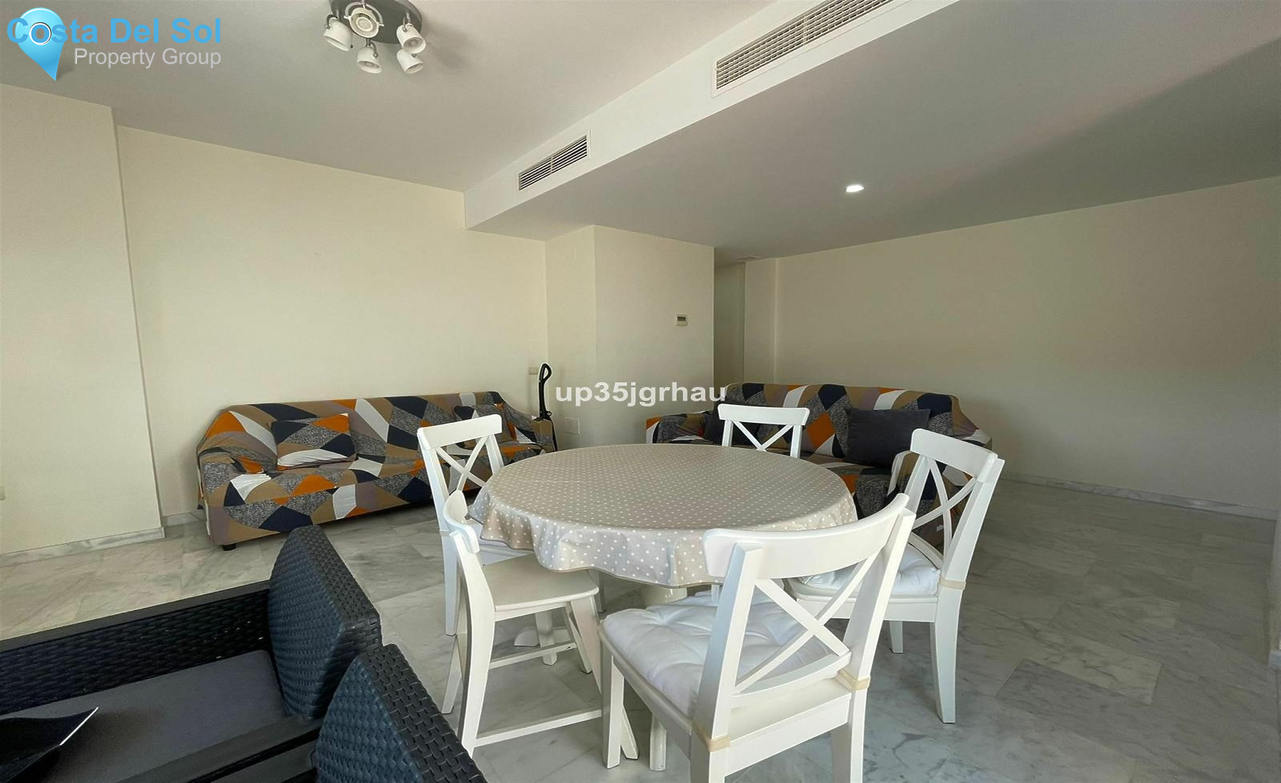 Middle Floor Apartment in Estepona-1158586