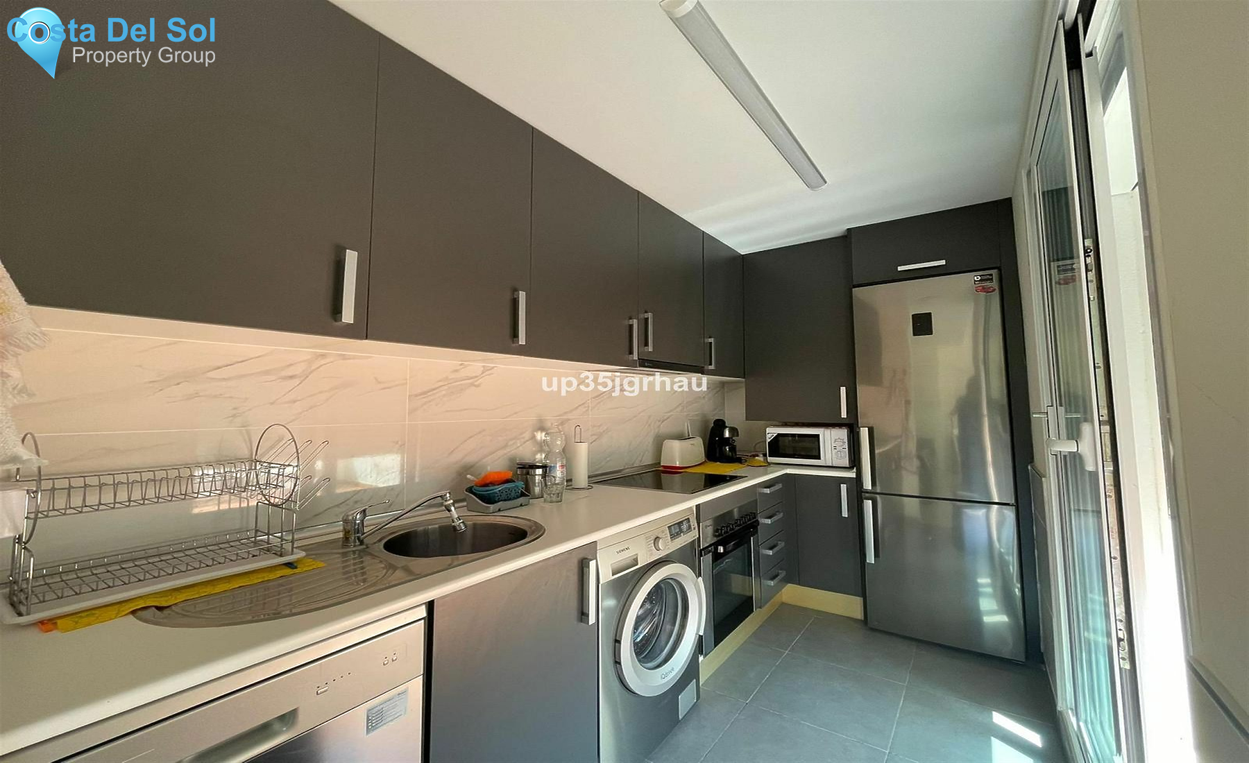Middle Floor Apartment in Estepona-1158571