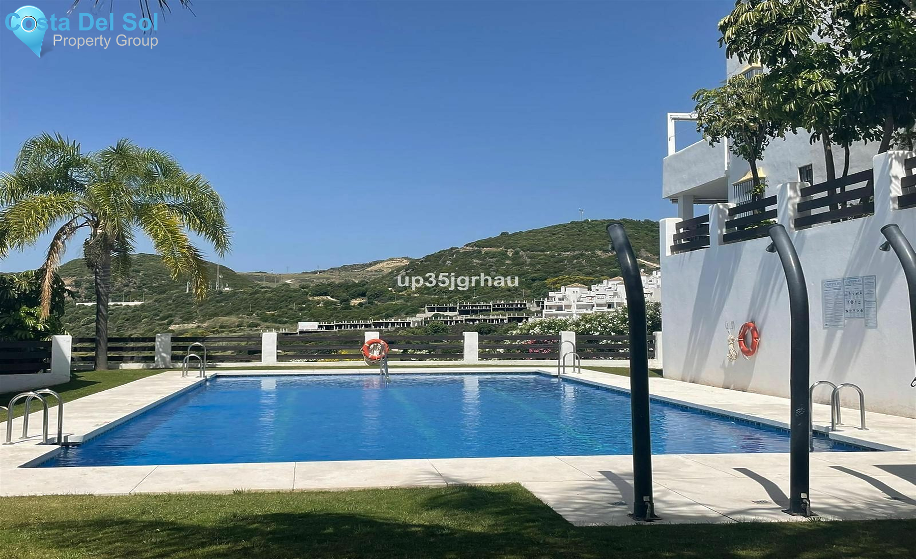Middle Floor Apartment in Estepona-1158575