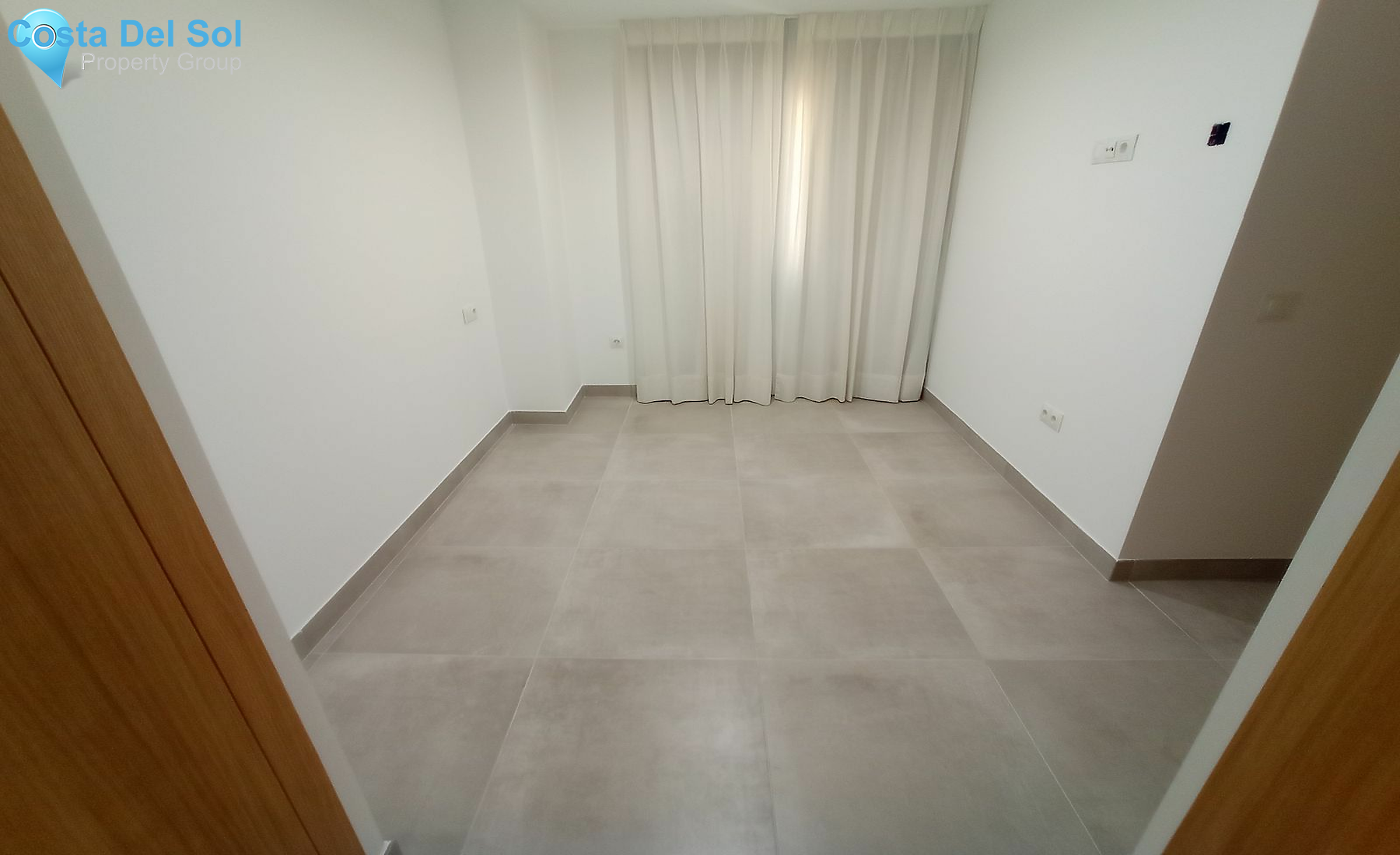 Middle Floor Apartment in Estepona-1158936