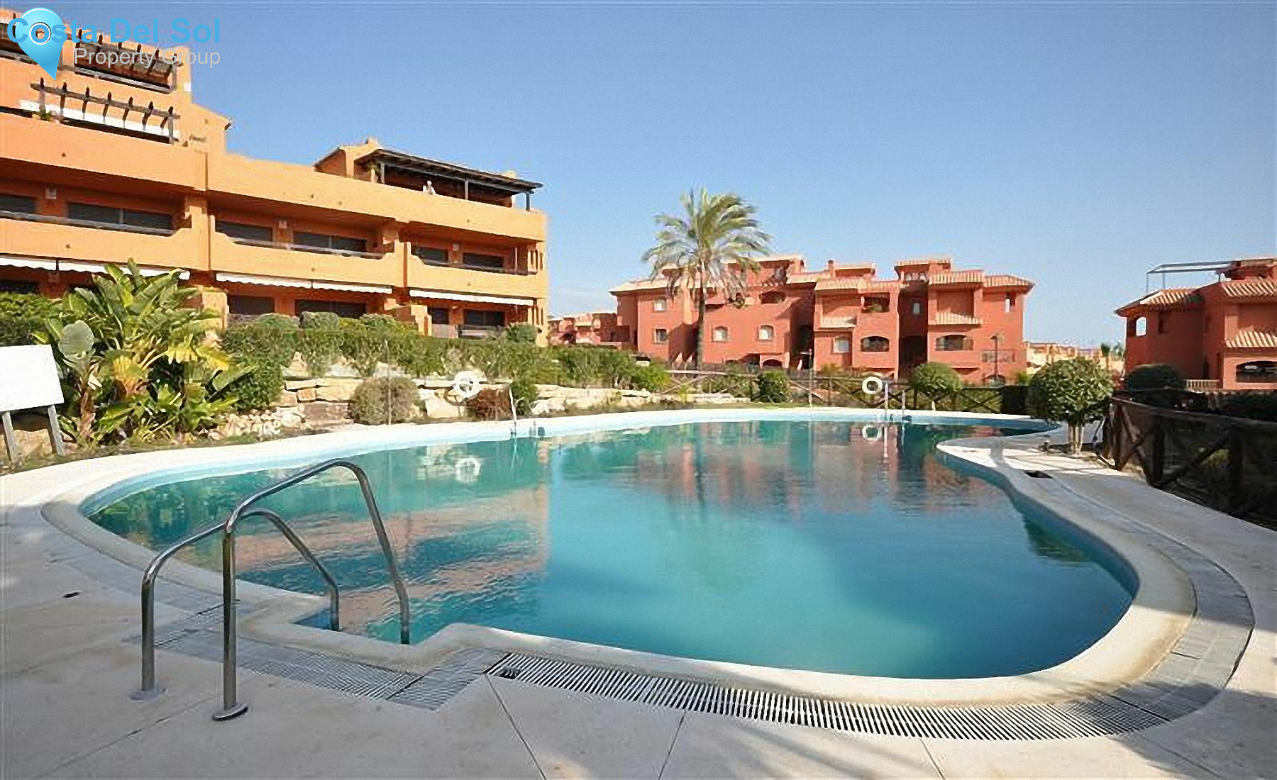 Middle Floor Apartment in Estepona-1159352