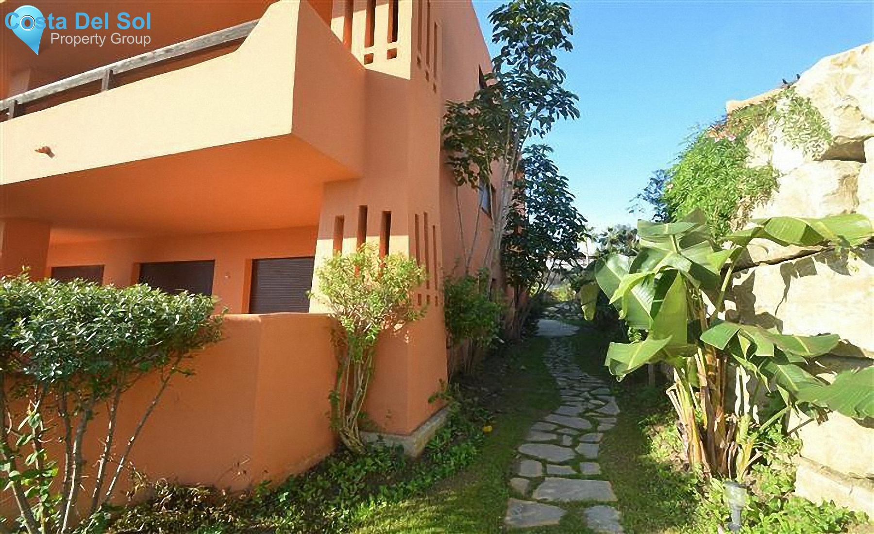 Middle Floor Apartment in Estepona-1159354