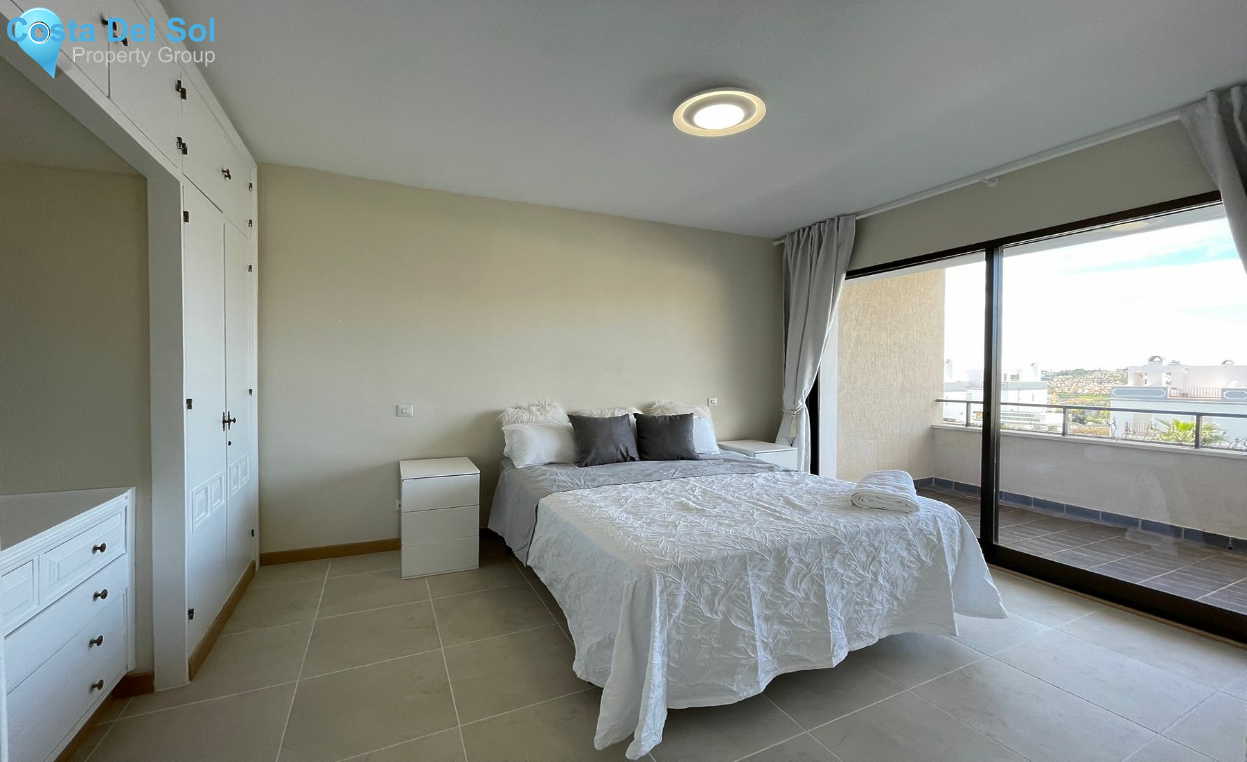 Middle Floor Apartment in Estepona-1159601