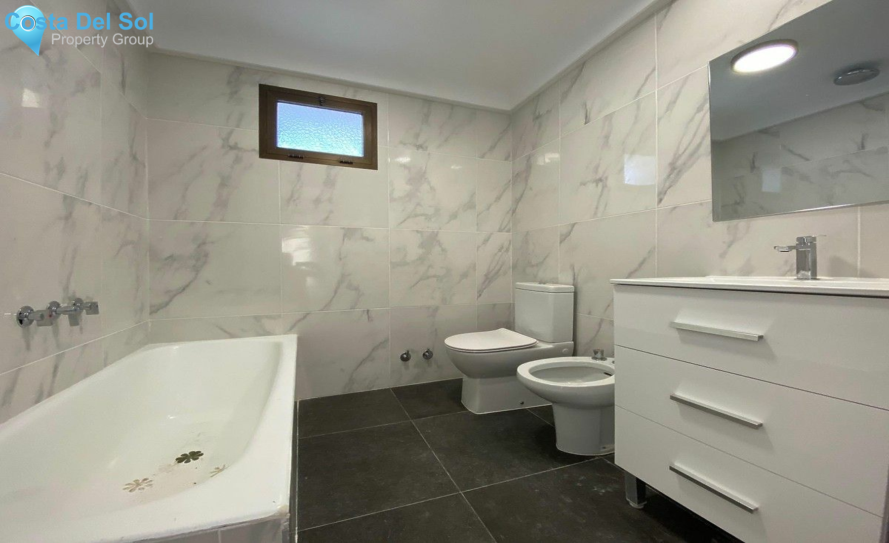 Middle Floor Apartment in Estepona-1159603