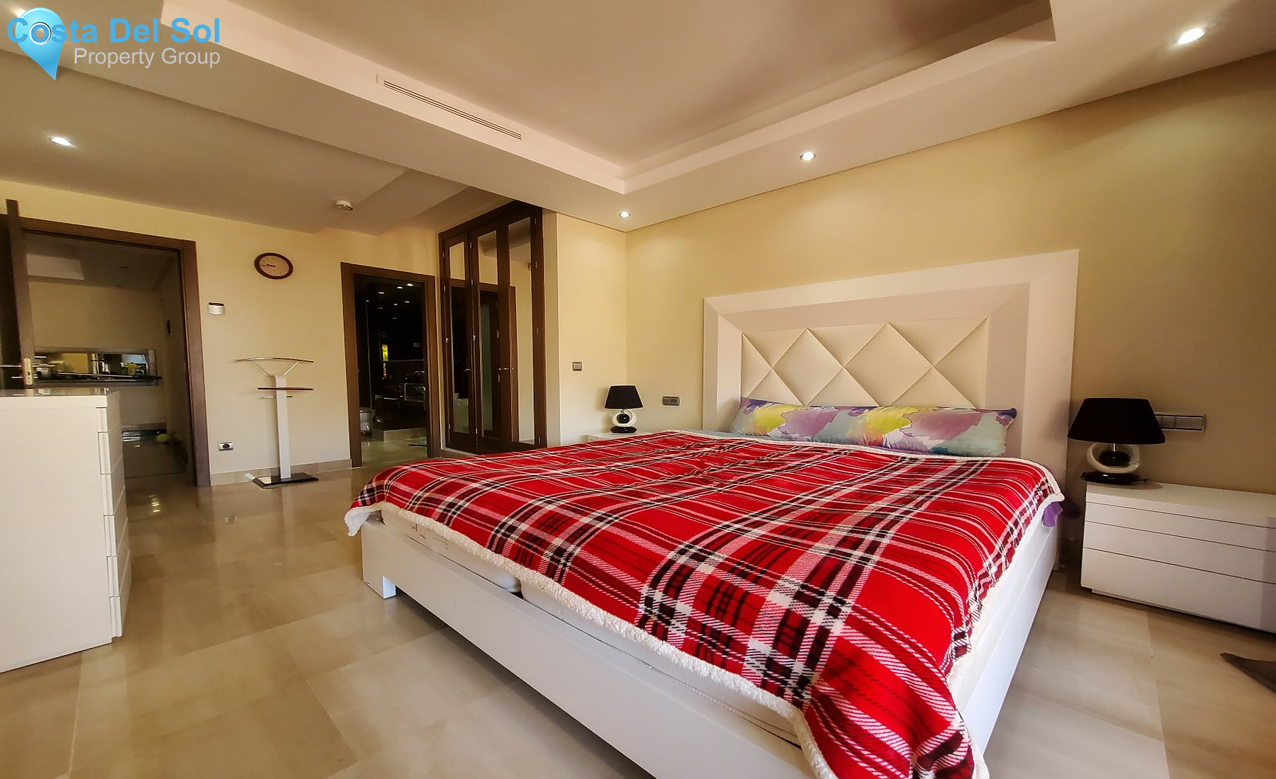 Middle Floor Apartment in Estepona-1160705