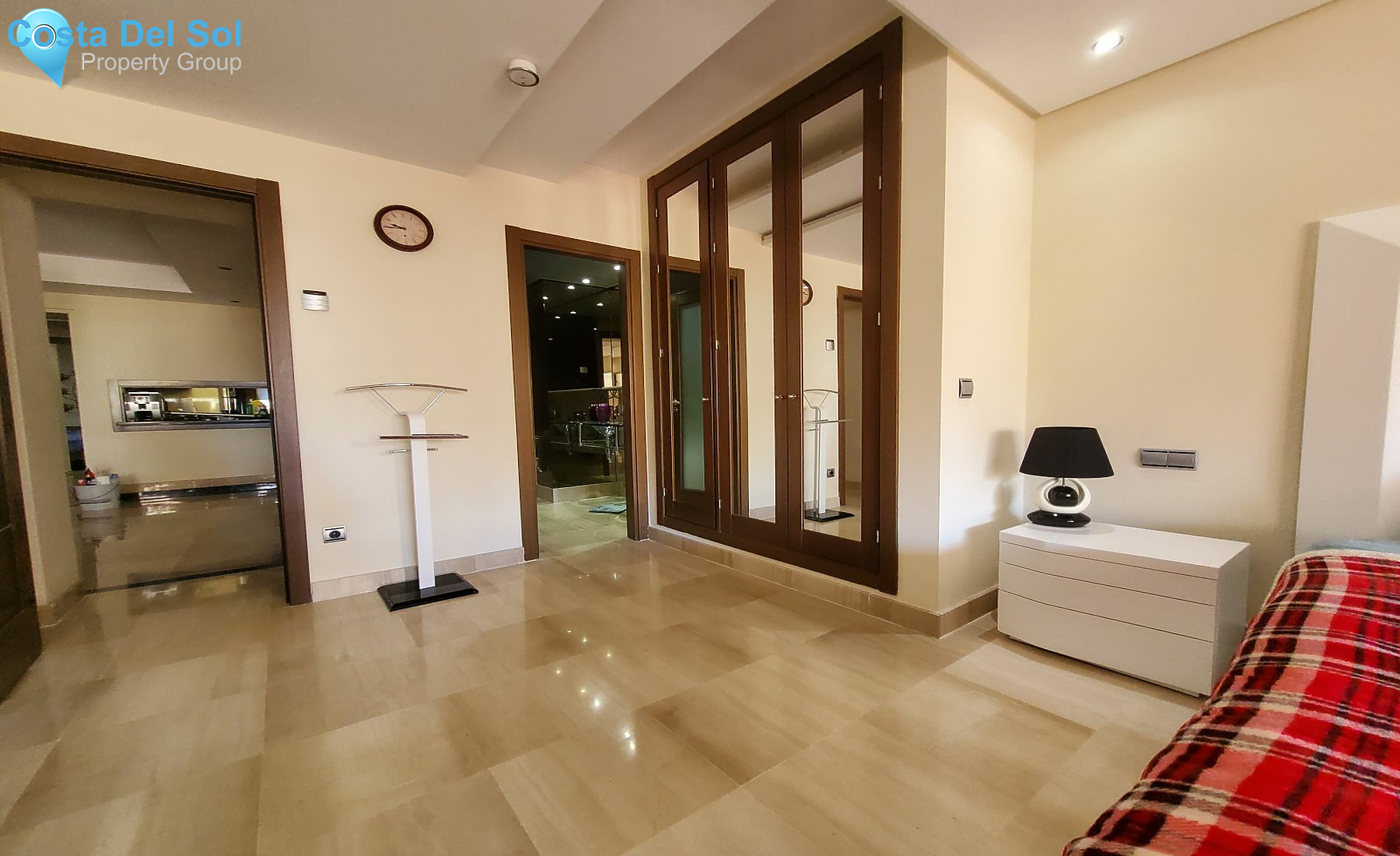 Middle Floor Apartment in Estepona-1160708