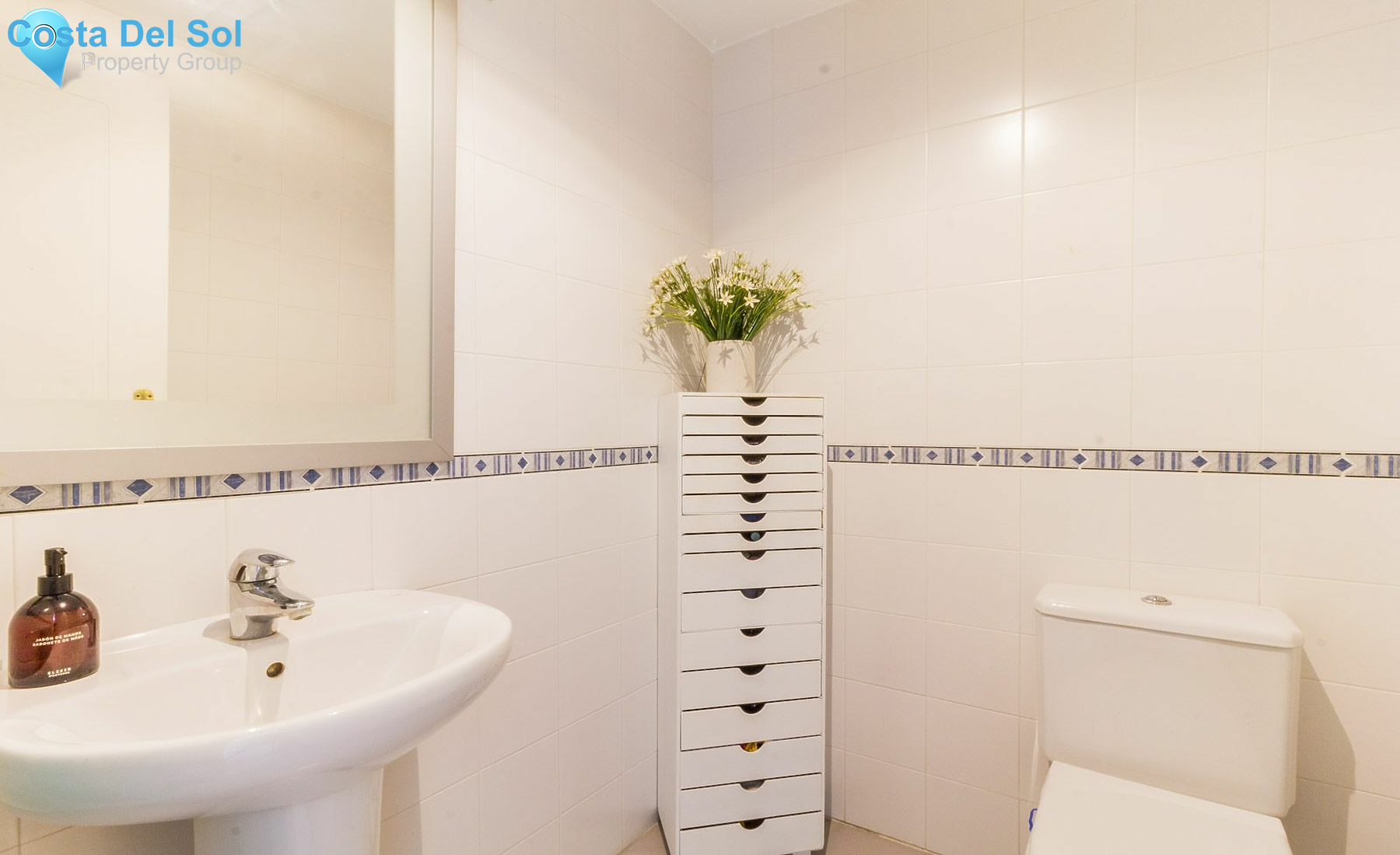 Middle Floor Apartment in Estepona-1162656