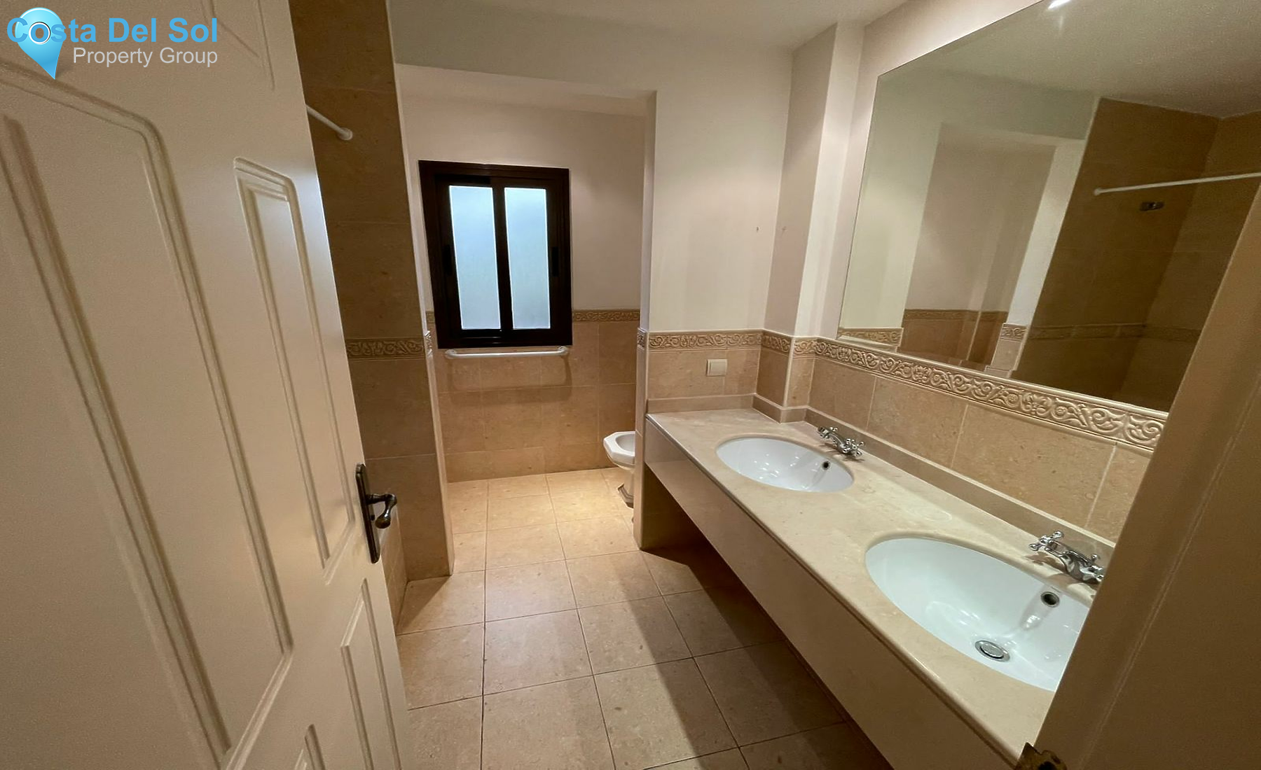 Middle Floor Apartment in Estepona-1168182