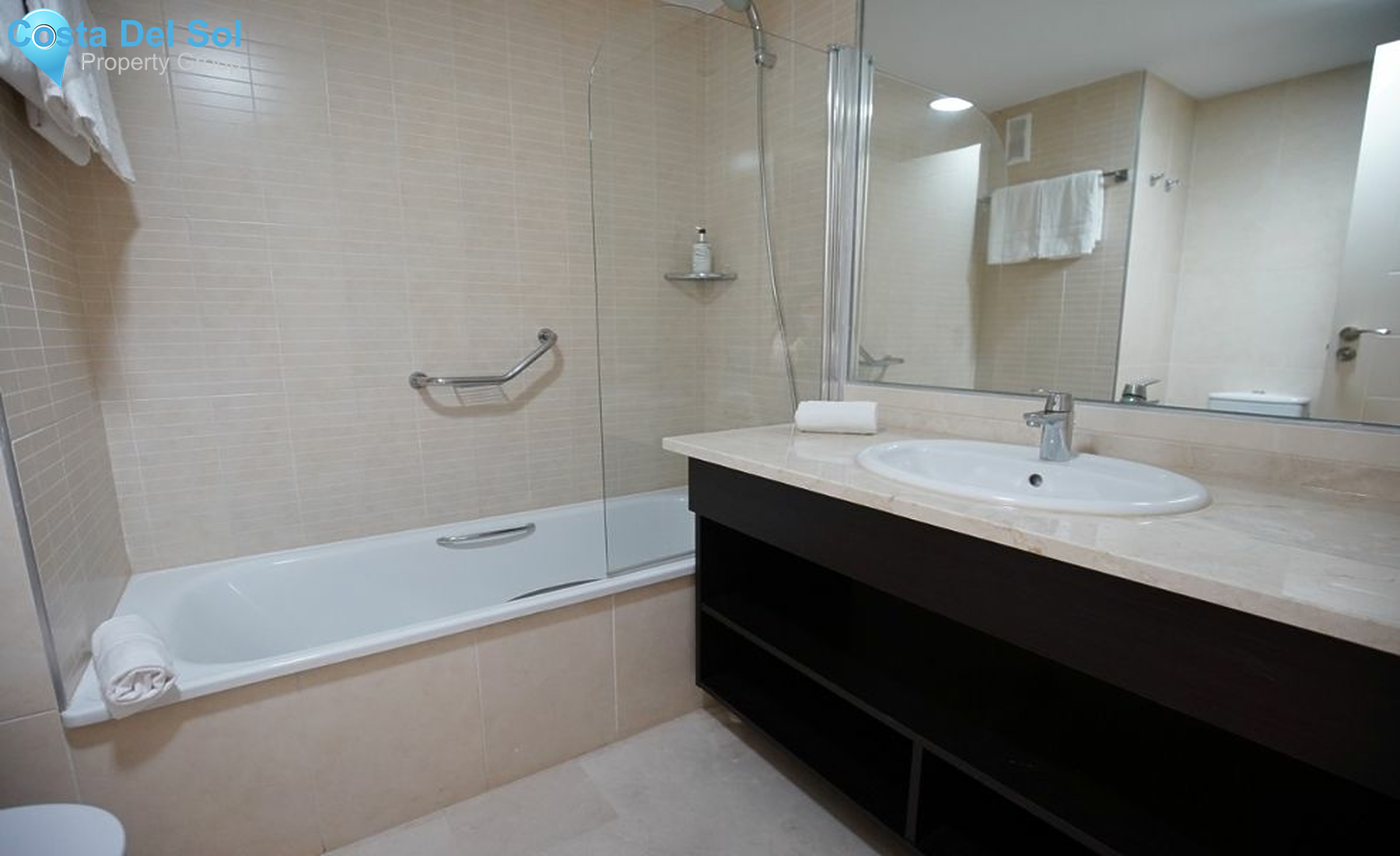 Middle Floor Apartment in Estepona-1170030